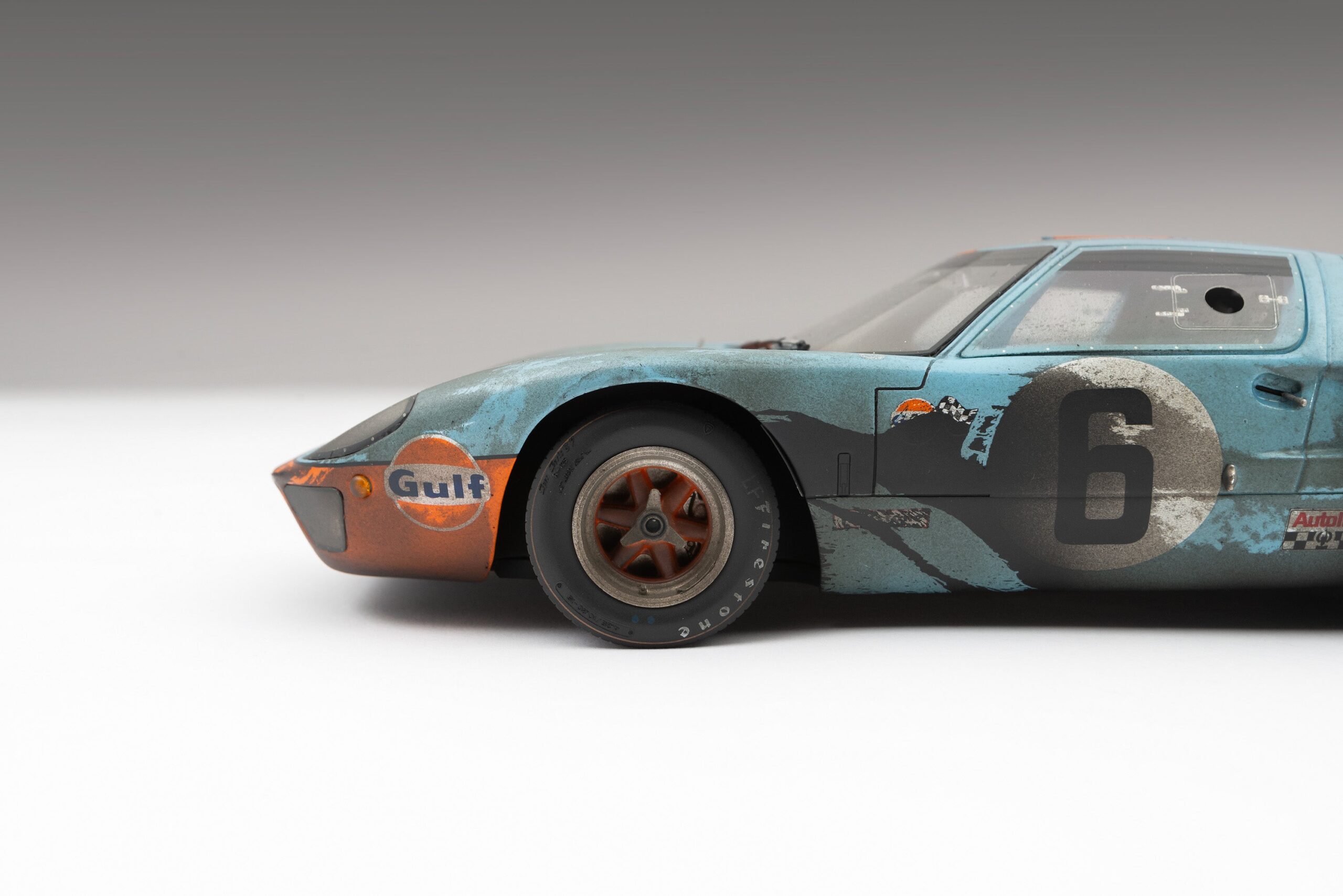 Amalgam Ford GT40 1969 Le Mans Sieger Race Weathered - Blau / Orange | 1:18 – Bild 9