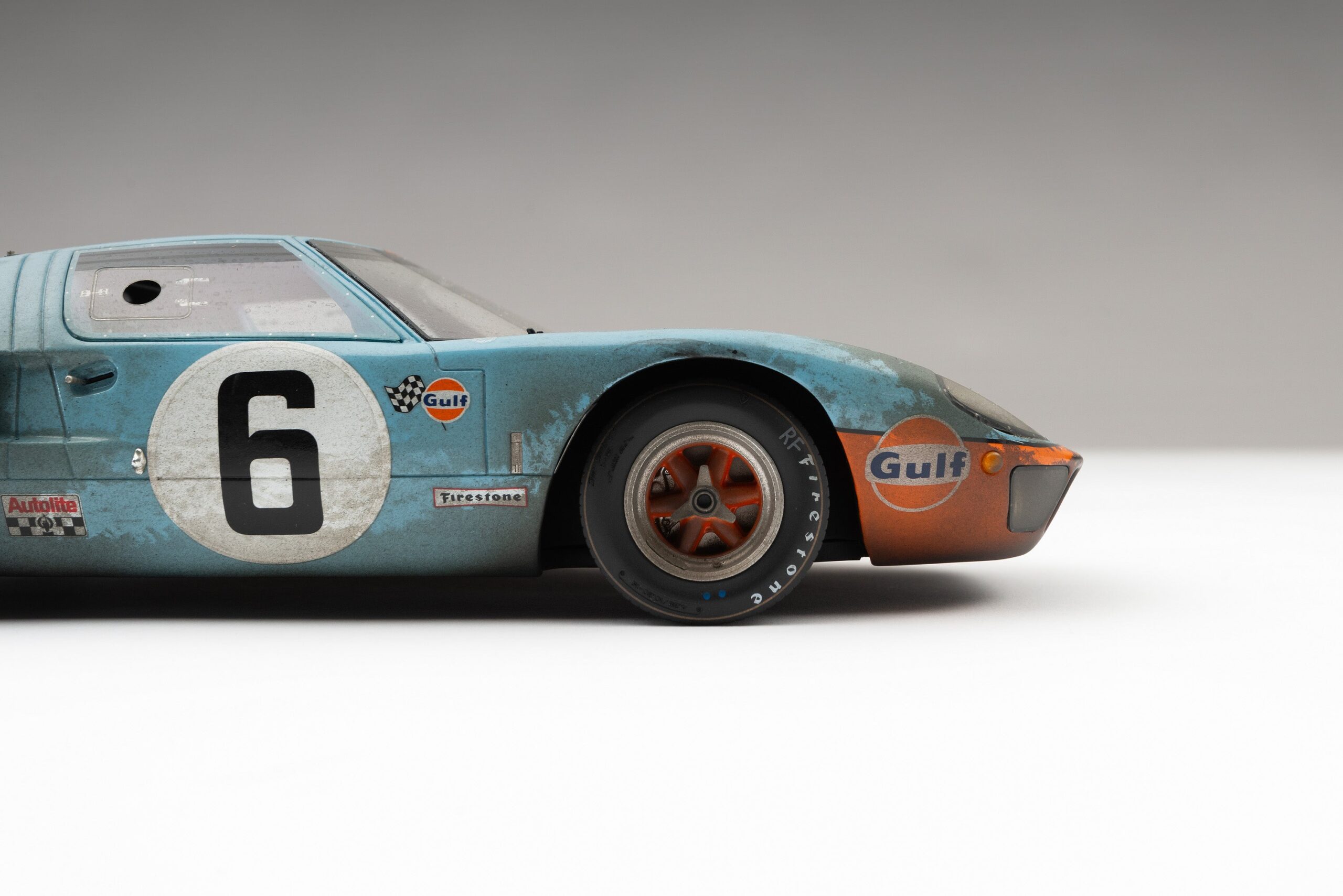 Amalgam Ford GT40 1969 Le Mans Sieger Race Weathered - Blau / Orange | 1:18 – Bild 8