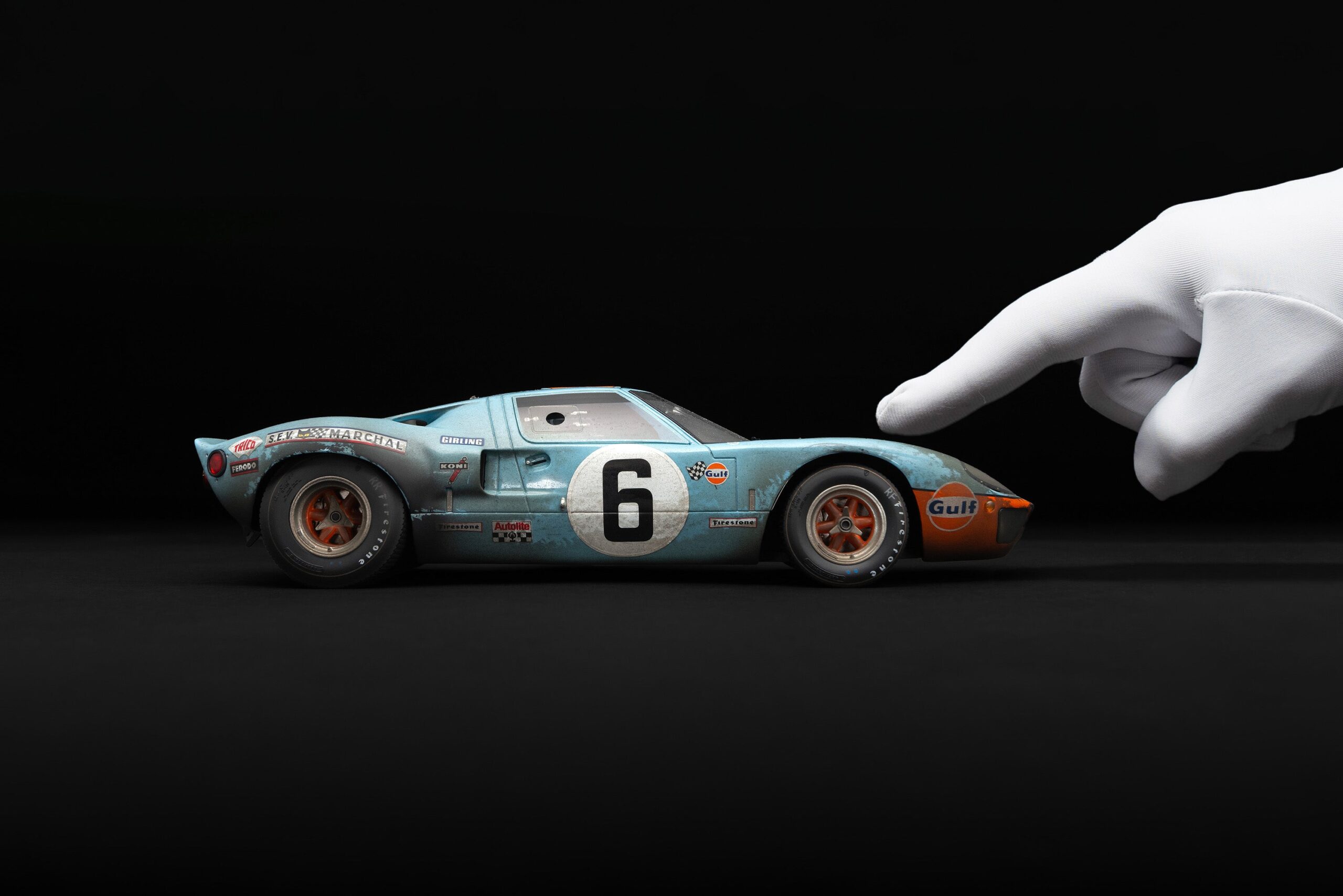Amalgam Ford GT40 1969 Le Mans Sieger Race Weathered - Blau / Orange | 1:18 – Bild 3