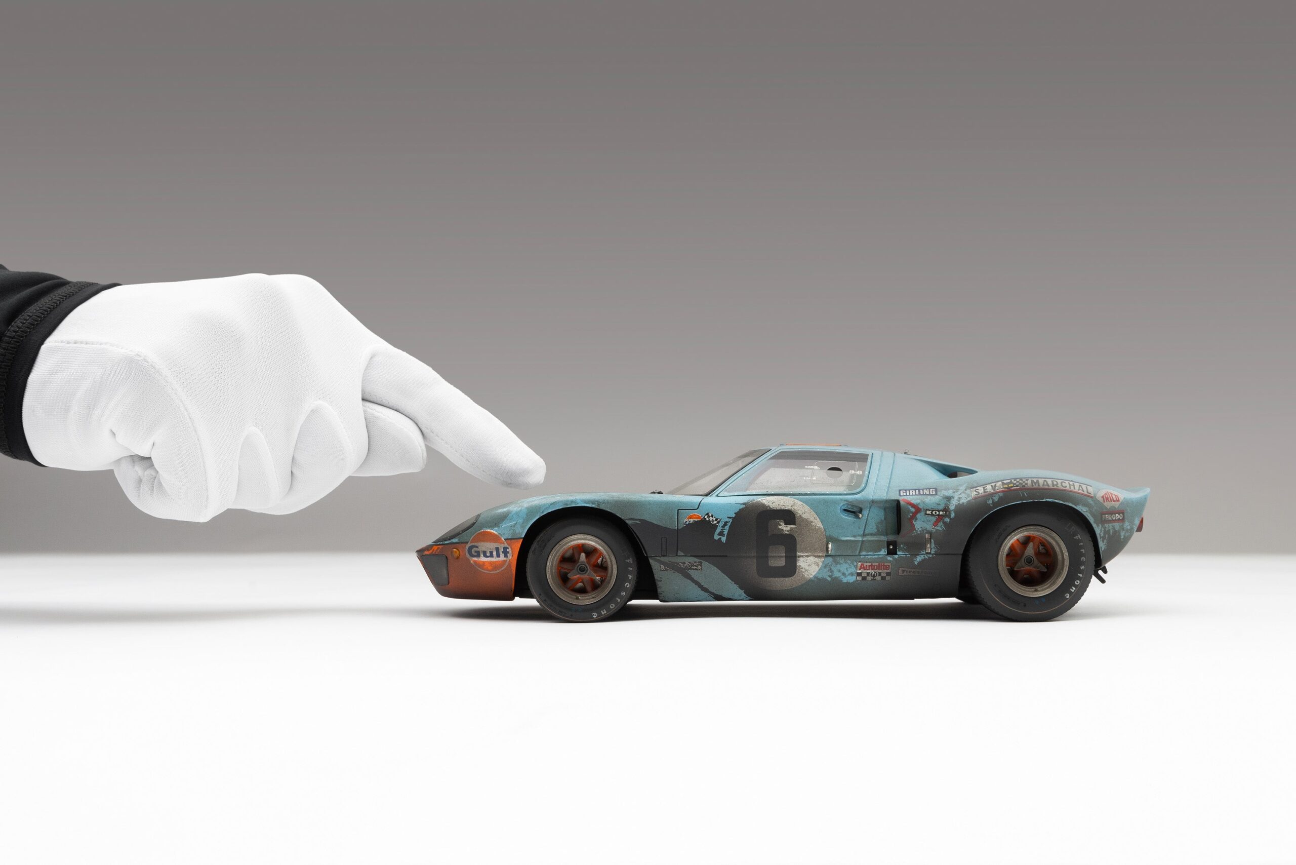 Amalgam Ford GT40 1969 Le Mans Sieger Race Weathered - Blau / Orange | 1:18 – Bild 4