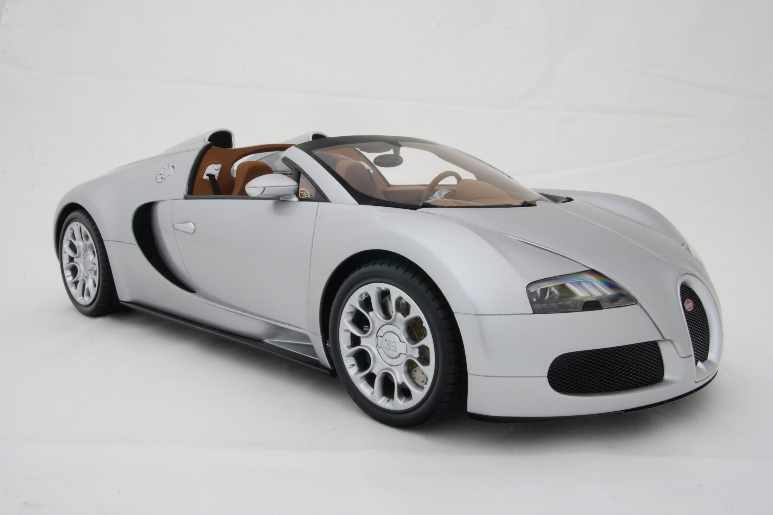 Amalgam Bugatti Veyron Tailor Made | 1:8 - Image 9