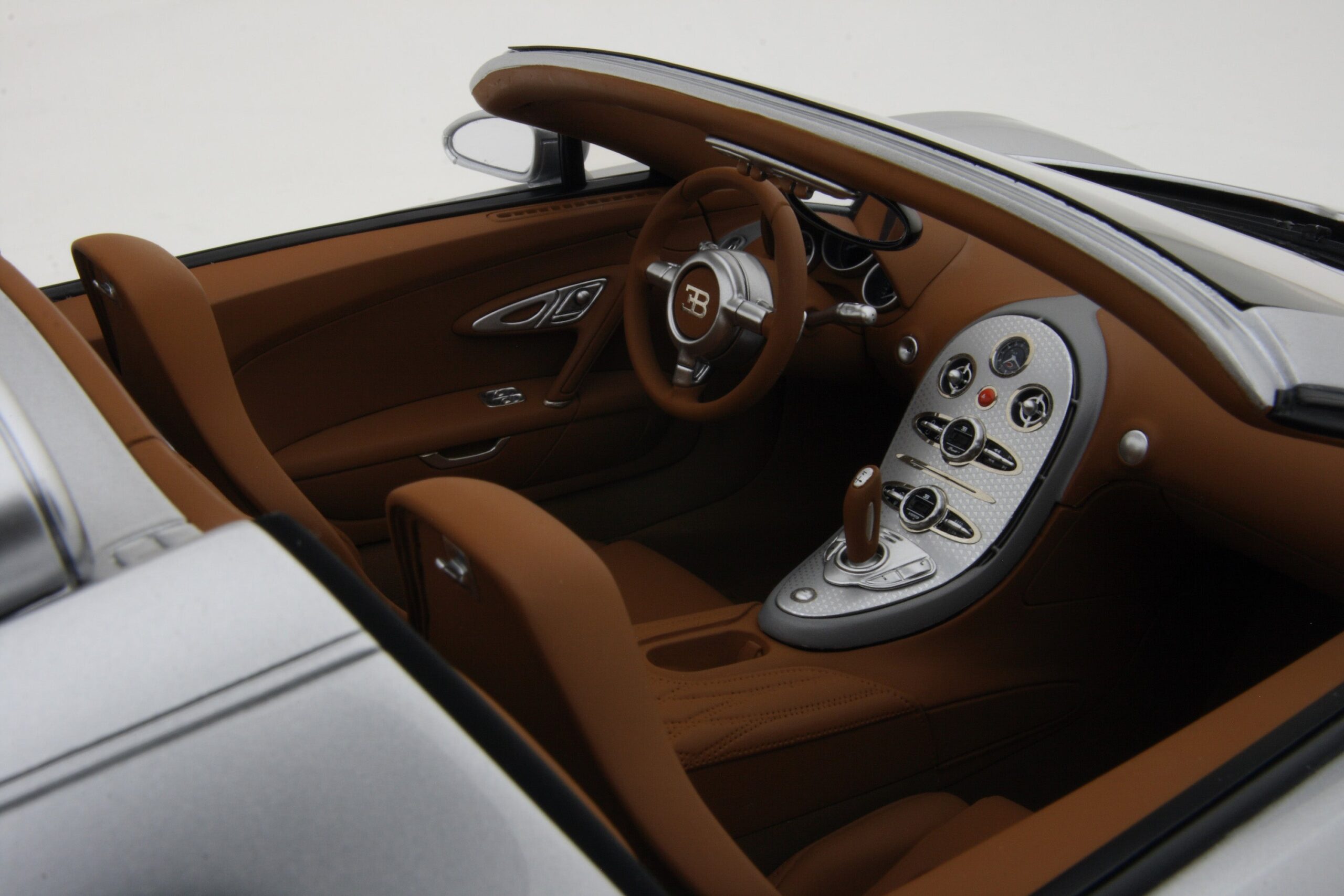 Amalgam Bugatti Veyron Tailor Made | 1:8 - Image 10