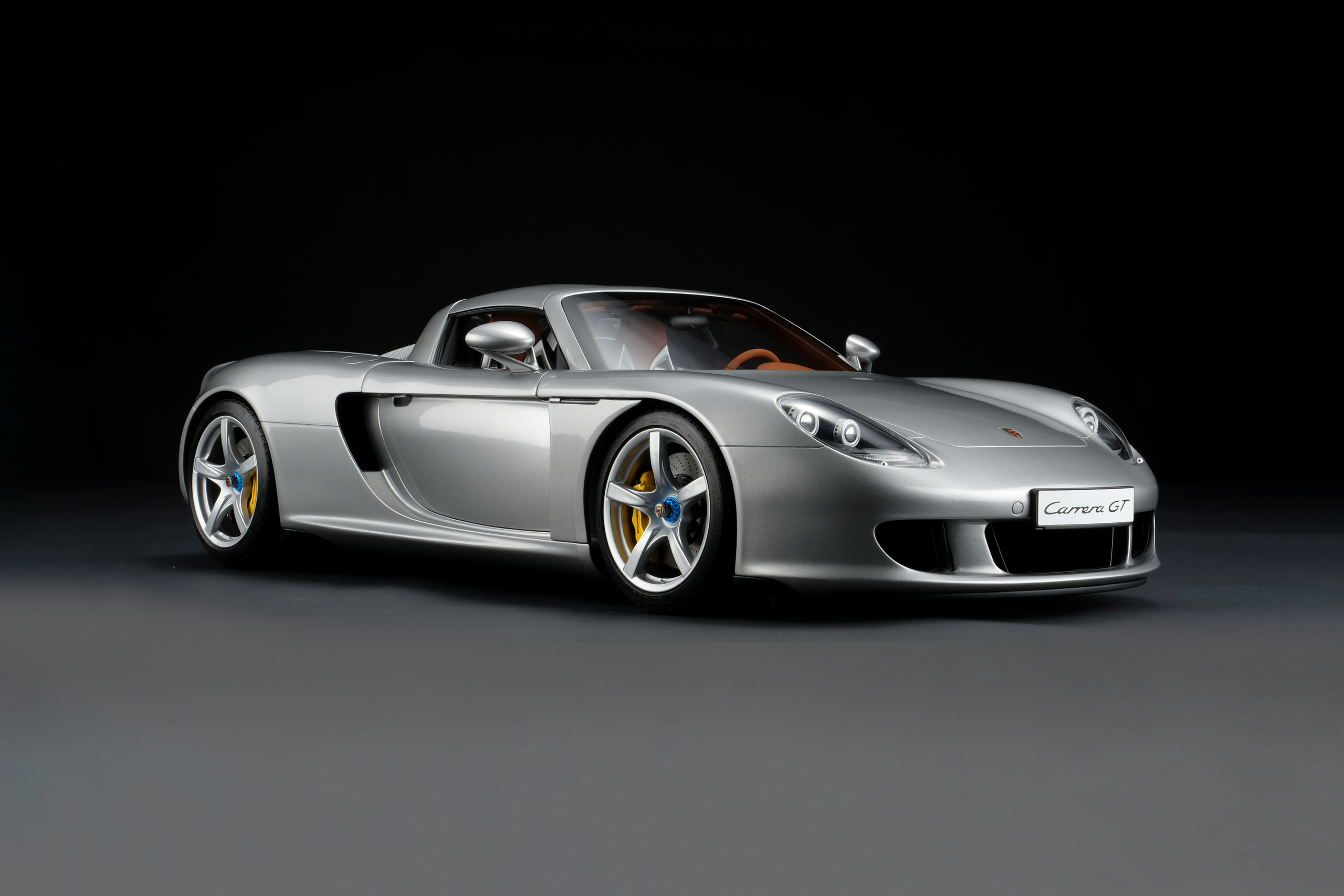 Amalgam Porsche Carrera GT (2003) - Silber | 1:8 - Image 2