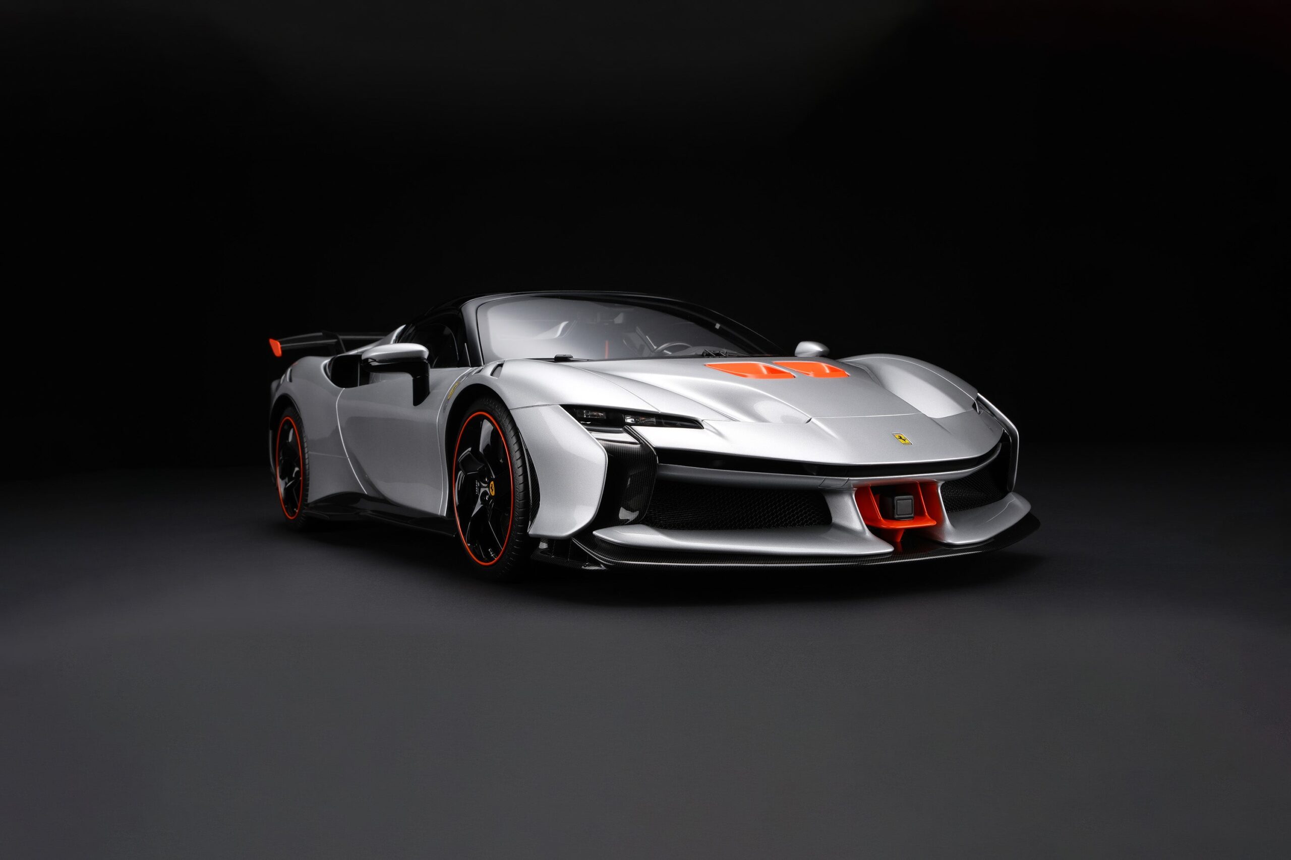 Amalgam Ferrari SF90 XX Spider - Silber | 1:8 - Imagen 2