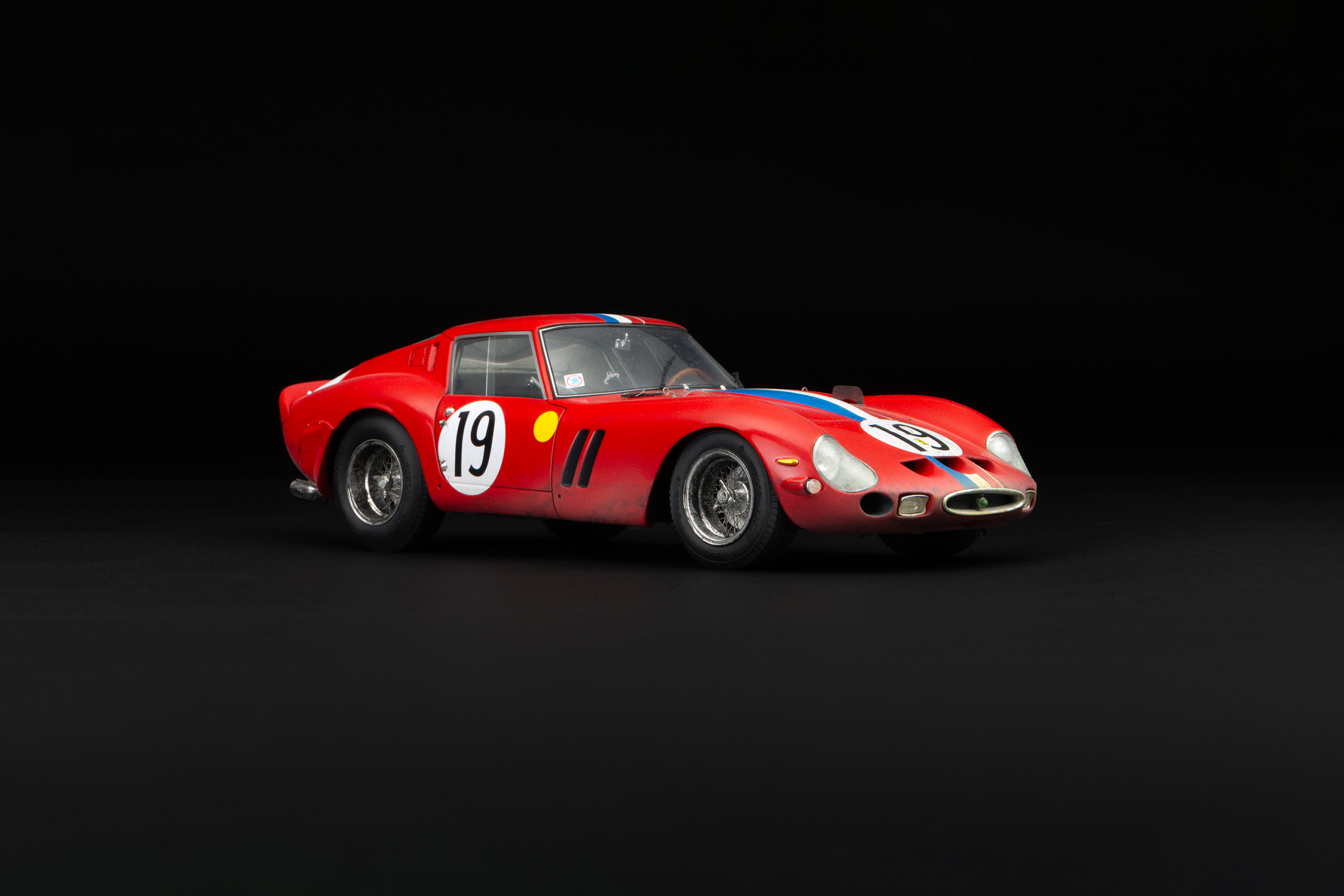 Amalgam Ferrari 250 GTO 3705GT 1962 Le Mans Class Winner Race Weathered - Rot | 1:18 - Image 2
