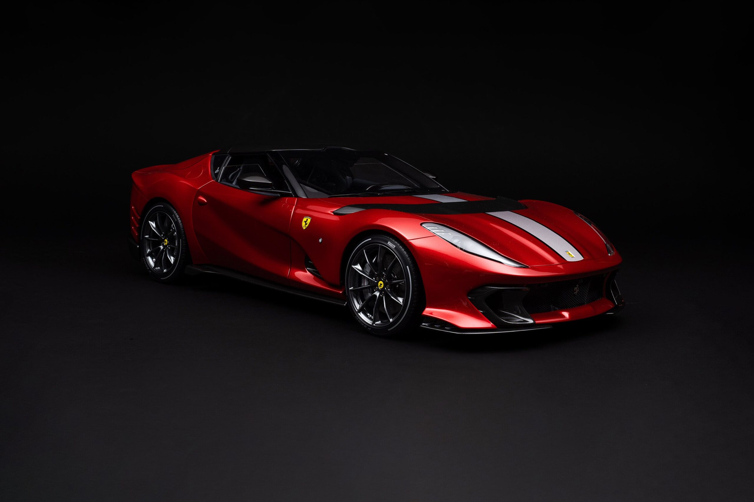 Amalgam Ferrari 812 Competizione A (2021) - Rot | 1:8 - Image 2