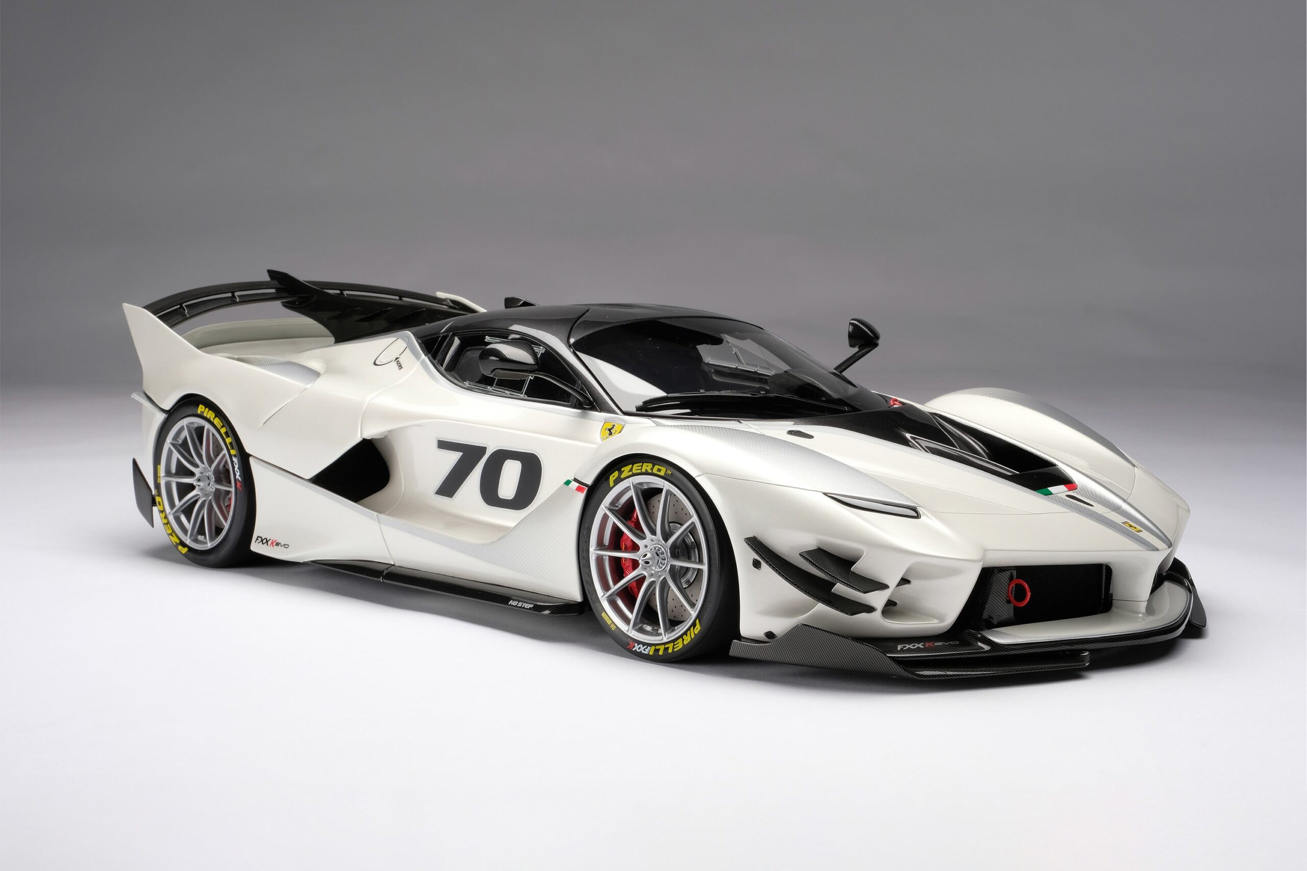 アマルガム フェラーリ FXX K エボ (2017) - ホワイト | 1:8