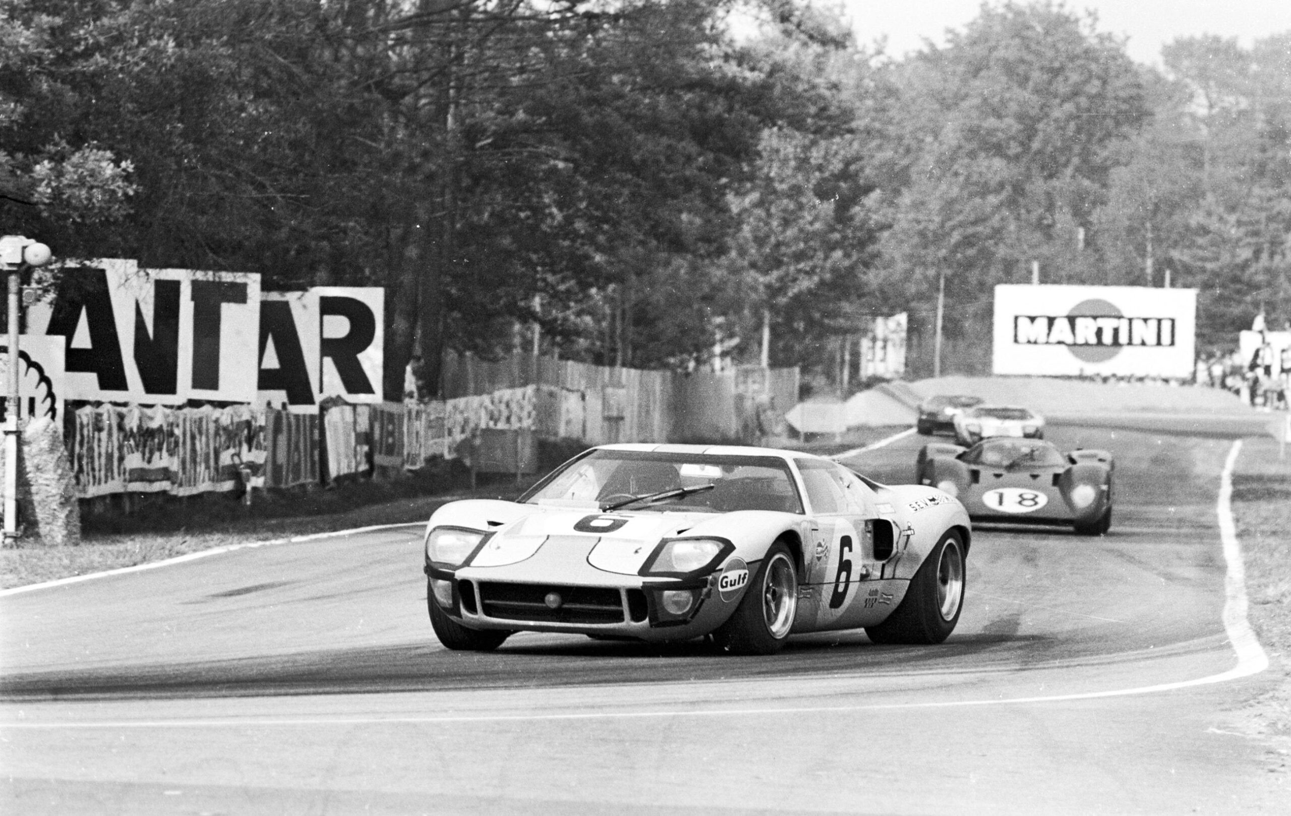 Amalgam Ford GT40 1969 Le Mans Winner - Hellblau/Orange | 1:18 – Bild 5
