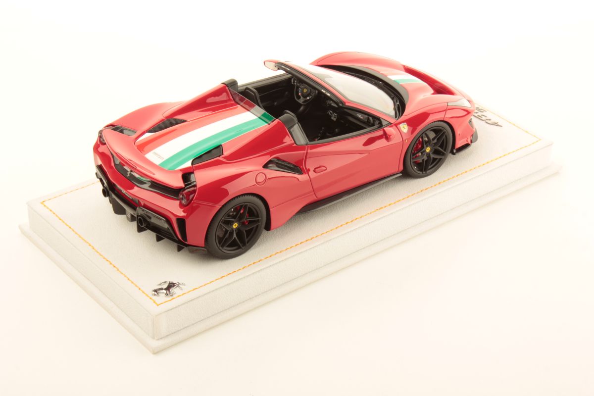 MR Collection Ferrari 488 Pista Spider - Rosso Corsa with Italian Livery | 1:18 – Bild 2