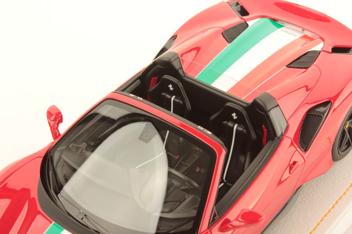 MR Collection Ferrari 488 Pista Spider - Rosso Corsa with Italian Livery | 1:18 – Bild 6