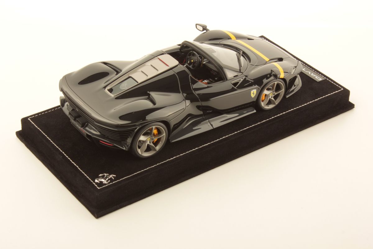 MR Collection Ferrari Daytona SP3 - DS Black | 1:18 – Bild 2