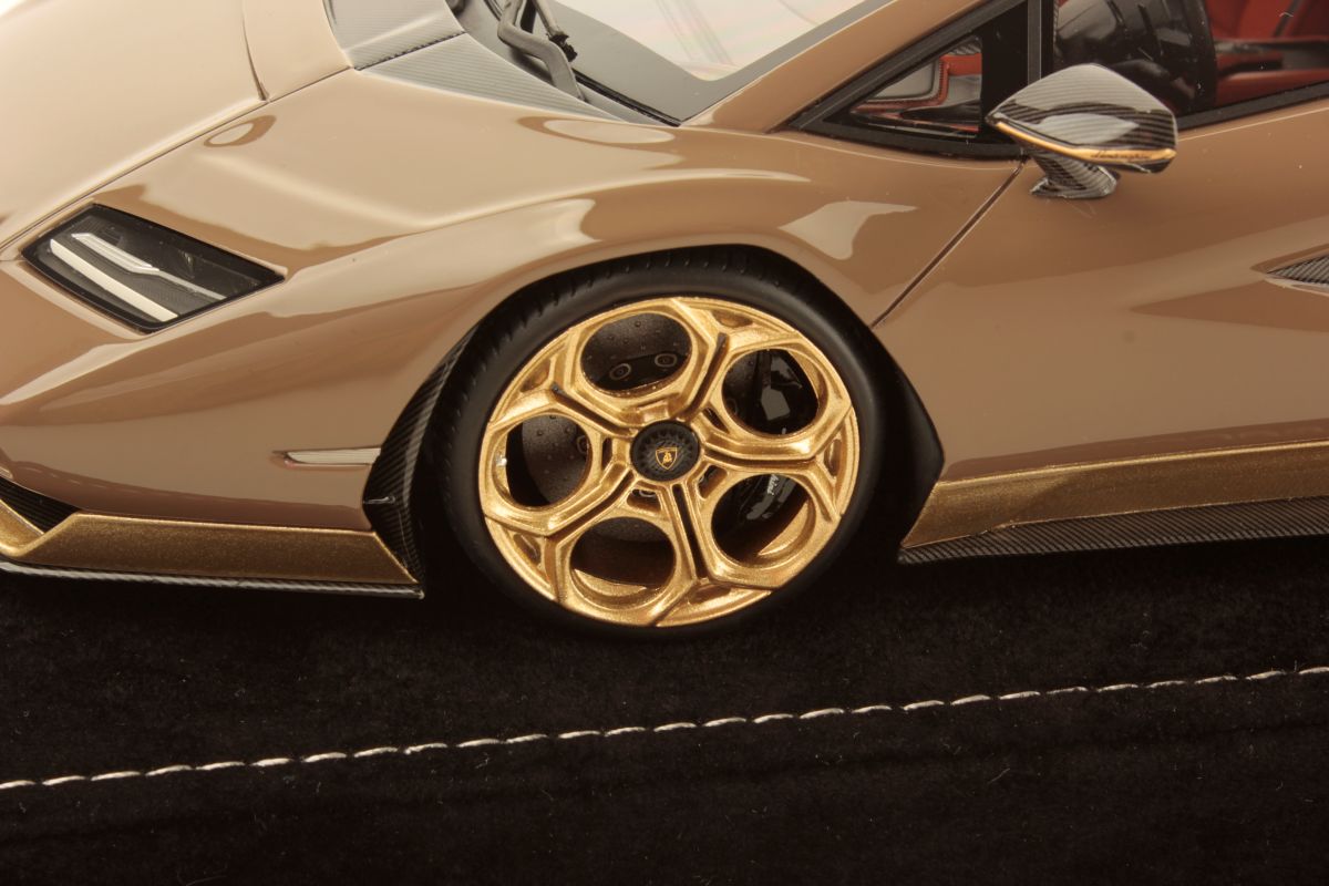 MR Collection Lamborghini Countach LPI 800-4 - Bronze Amestris | 1:18 – Bild 5