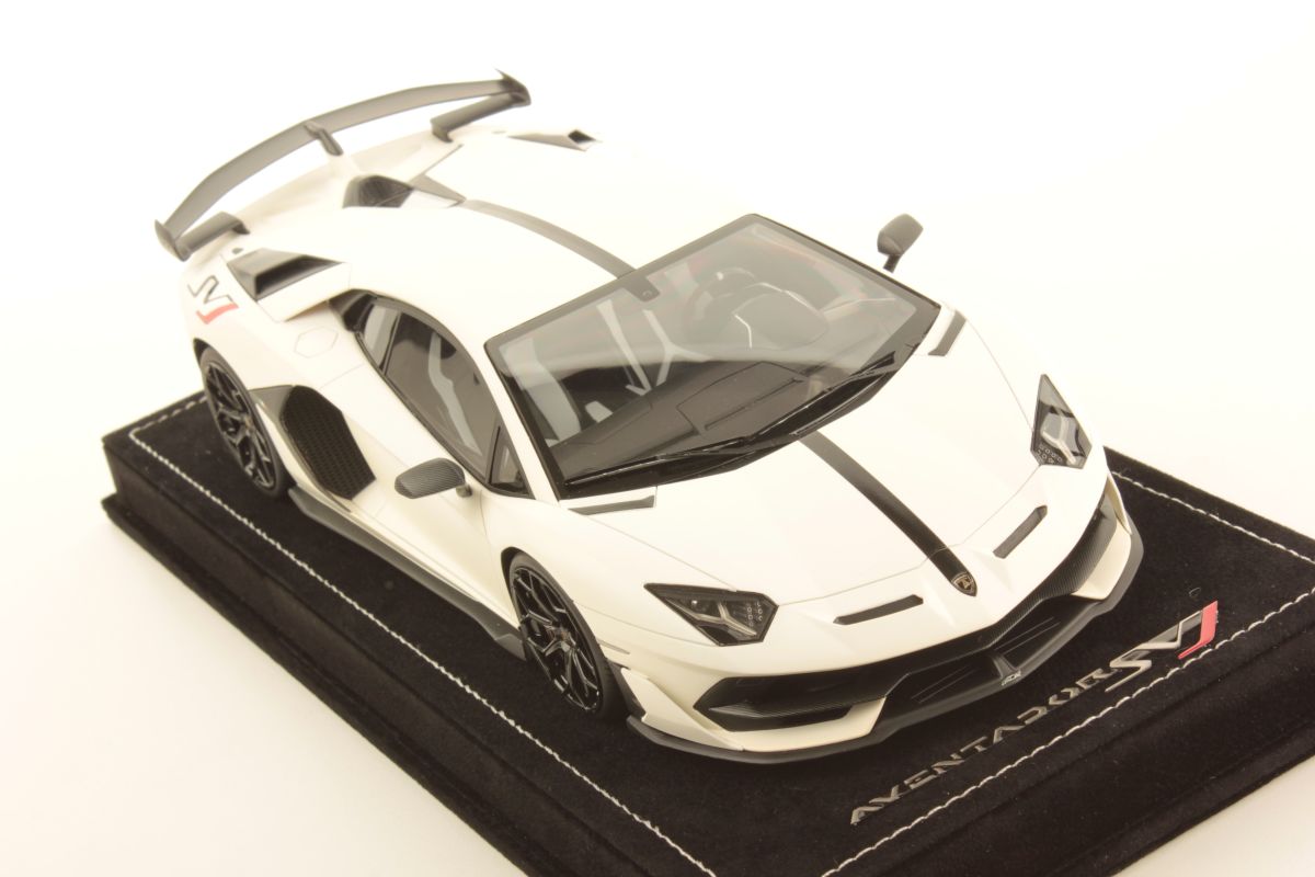 MR Collection Lamborghini Aventador SVJ Coupé - Canopus White | 1:18 – Bild 3