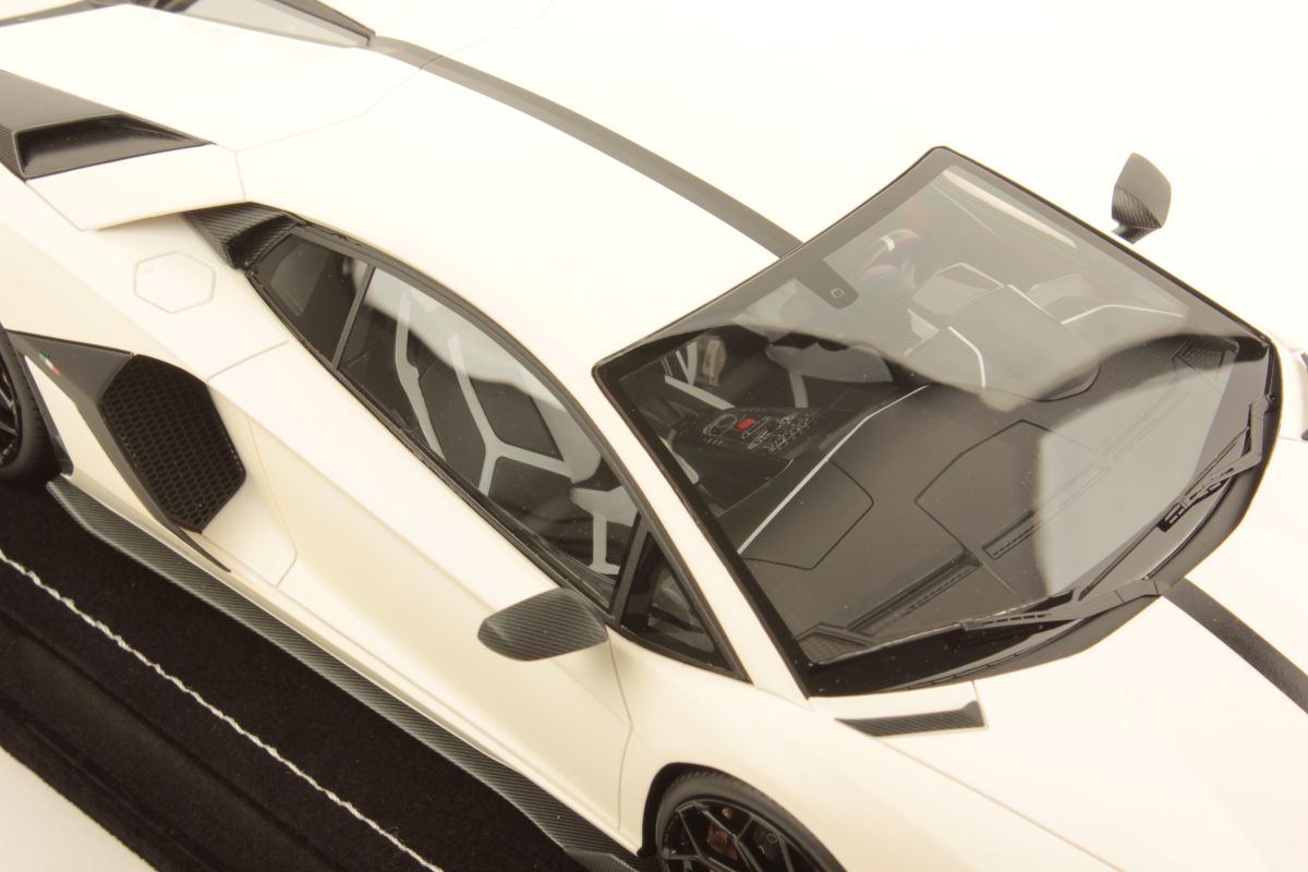 MR Collection Lamborghini Aventador SVJ Coupé - Canopus White | 1:18 – Bild 6