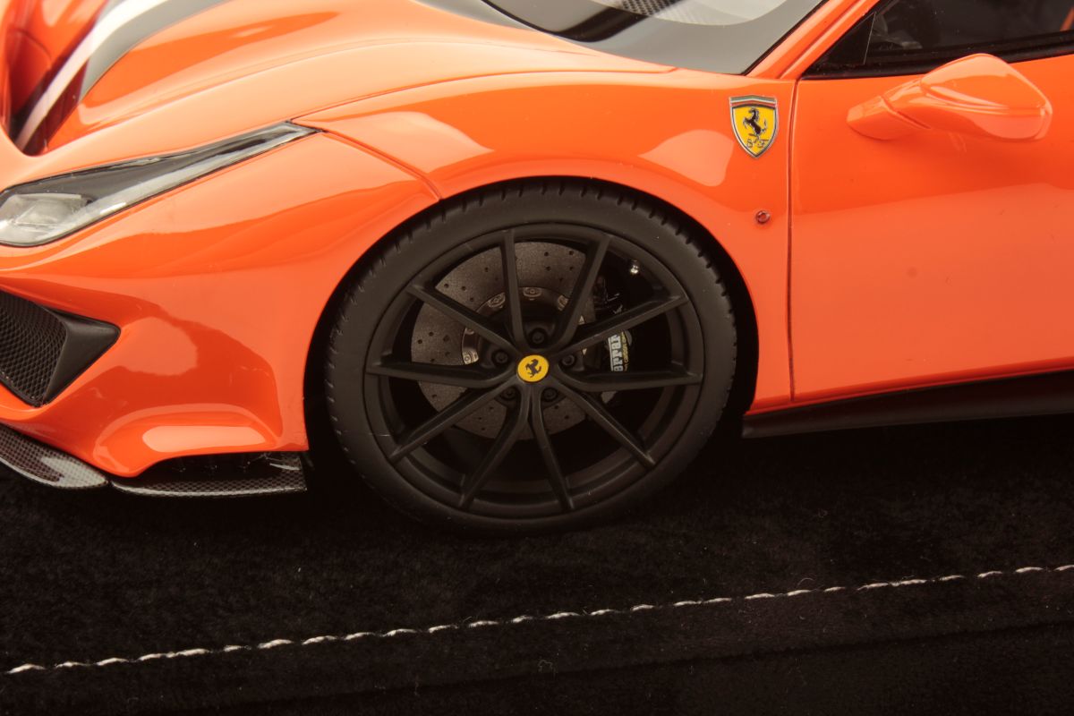 MR Collection Ferrari 488 Pista - Pastel Orange | 1:18 – Bild 5