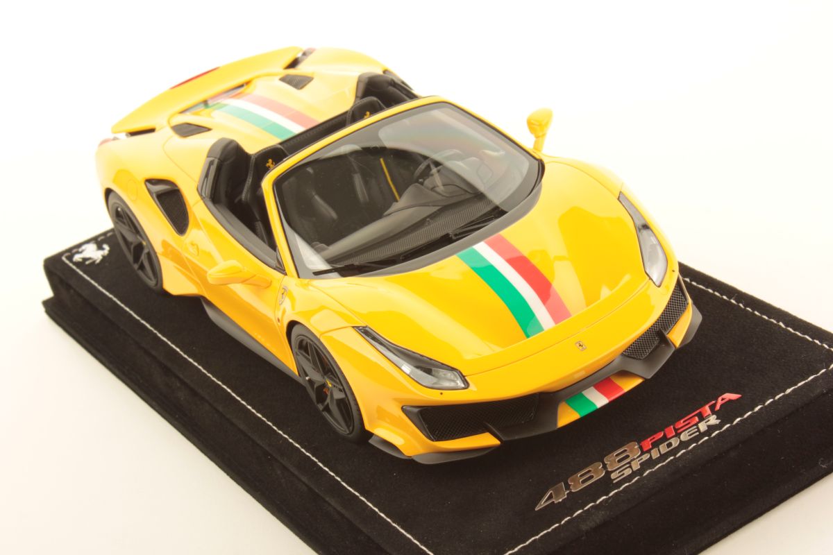 MR Collection Ferrari 488 Pista Spider - Modena Yellow, Italian Livery | 1:18 – Bild 3