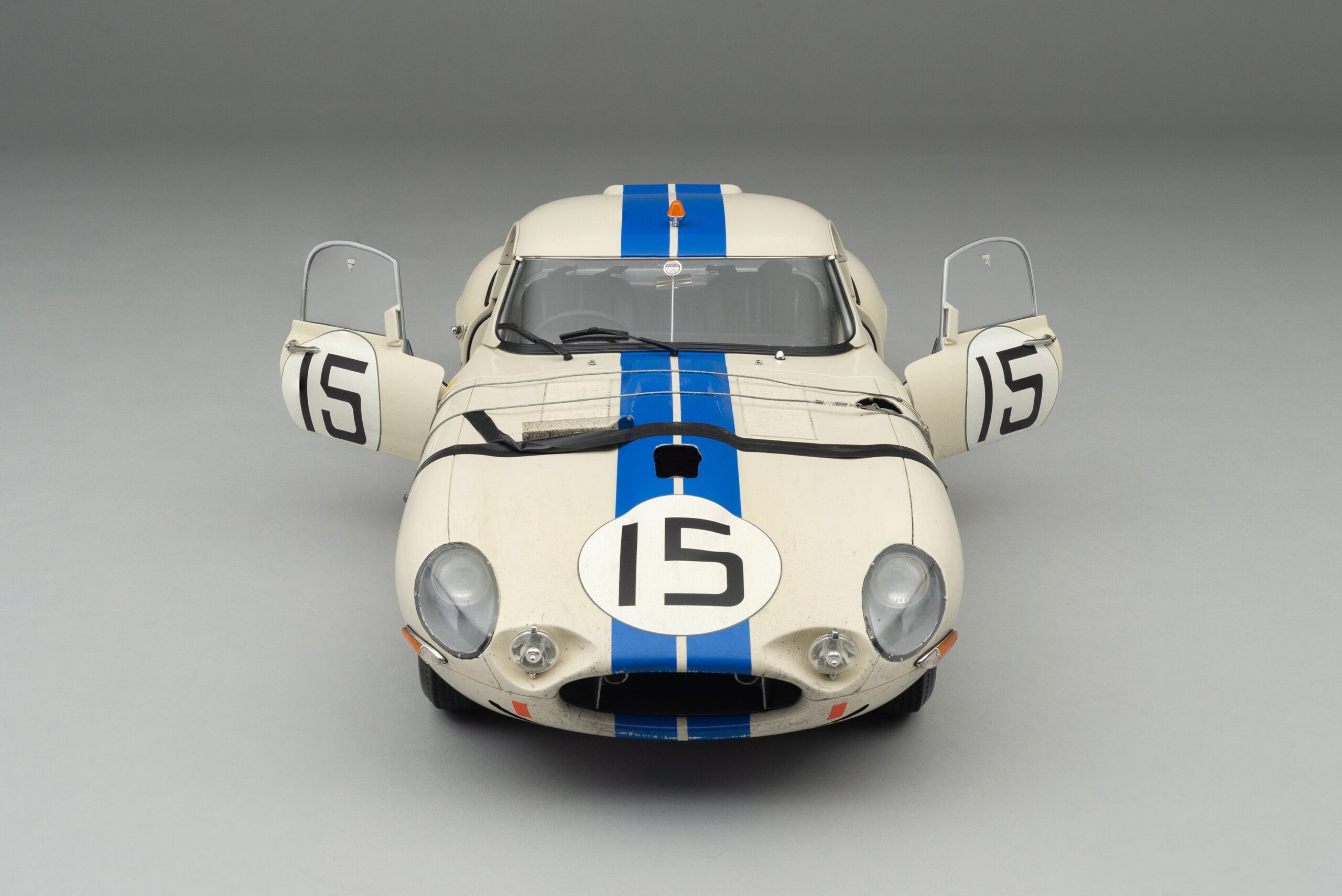 Amalgam Jaguar Lightweight E-type 1963 Le Mans Race Weathered | 1:8 – Bild 7