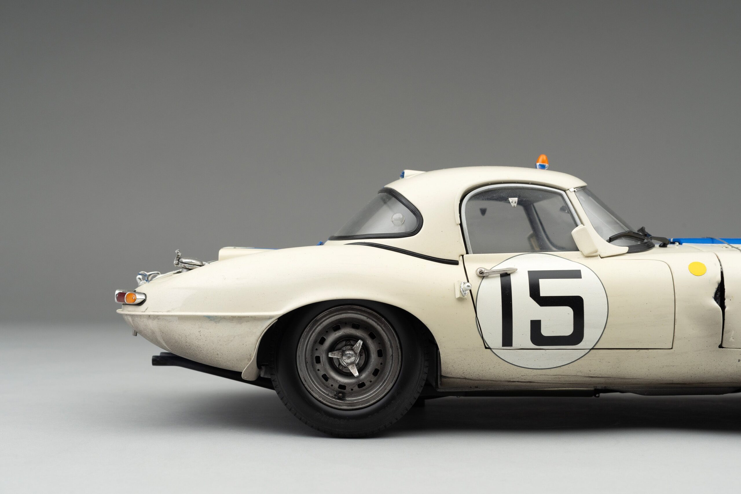 Amalgam Jaguar Lightweight E-type 1963 Le Mans Race Weathered | 1:8 – Bild 13