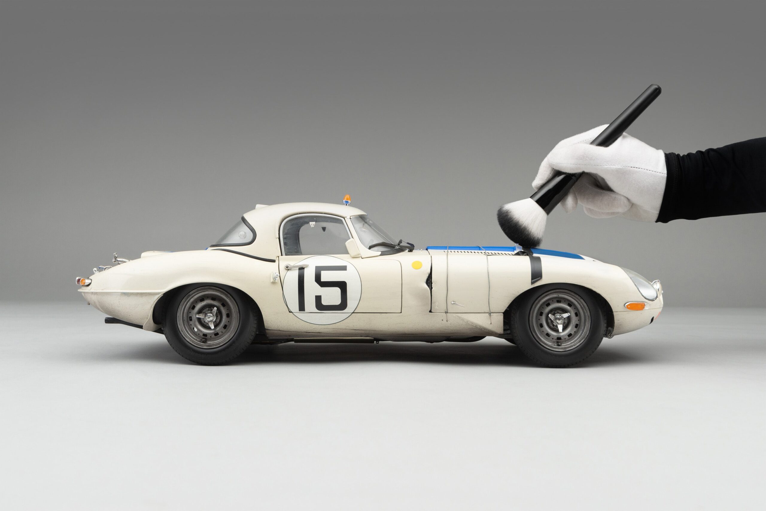Amalgam Jaguar Lightweight E-type 1963 Le Mans Race Weathered | 1:8 – Bild 3