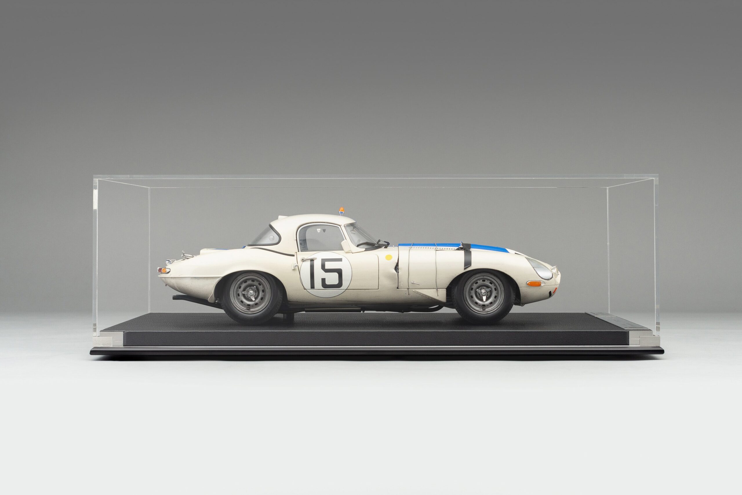 Amalgam Jaguar Lightweight E-type 1963 Le Mans Race Weathered | 1:8 – Bild 17