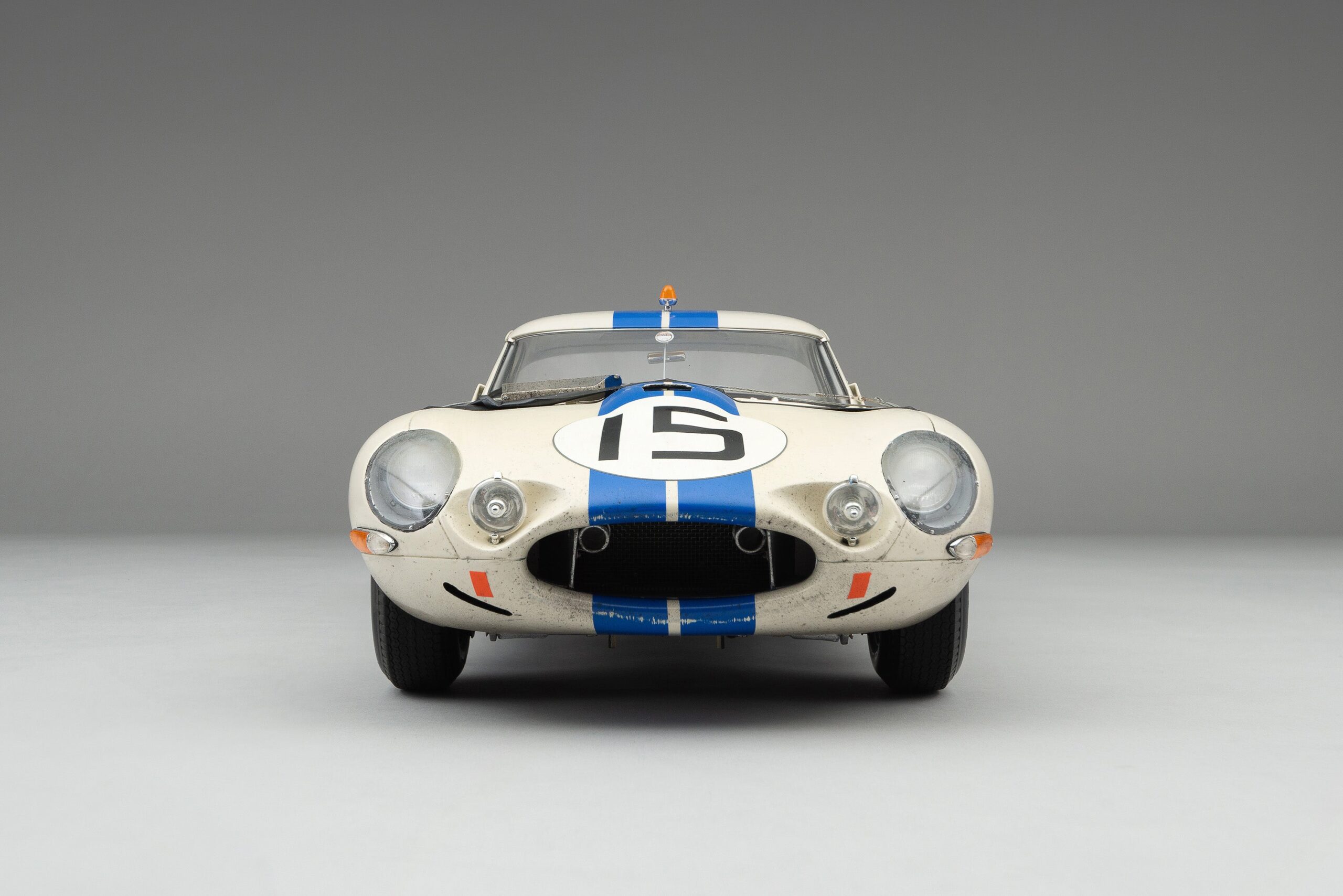 Amalgam Jaguar Lightweight E-type 1963 Le Mans Race Weathered | 1:8 – Bild 8