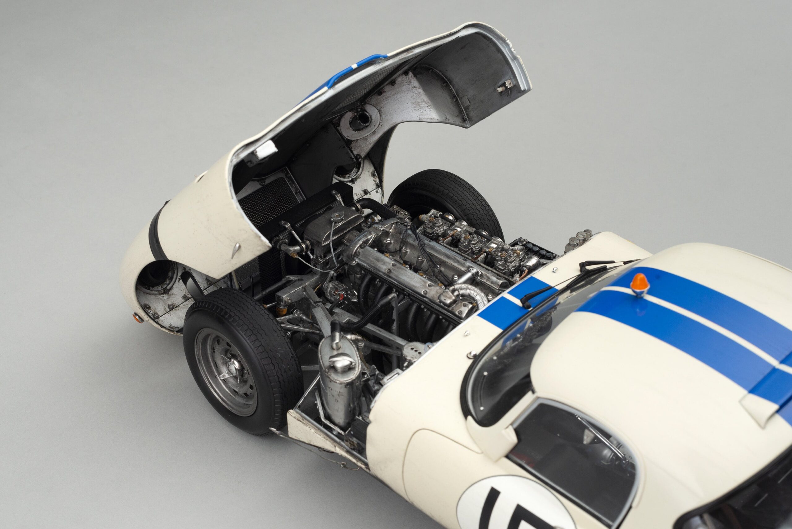 Amalgam Jaguar Lightweight E-type 1963 Le Mans Race Weathered | 1:8 – Bild 4