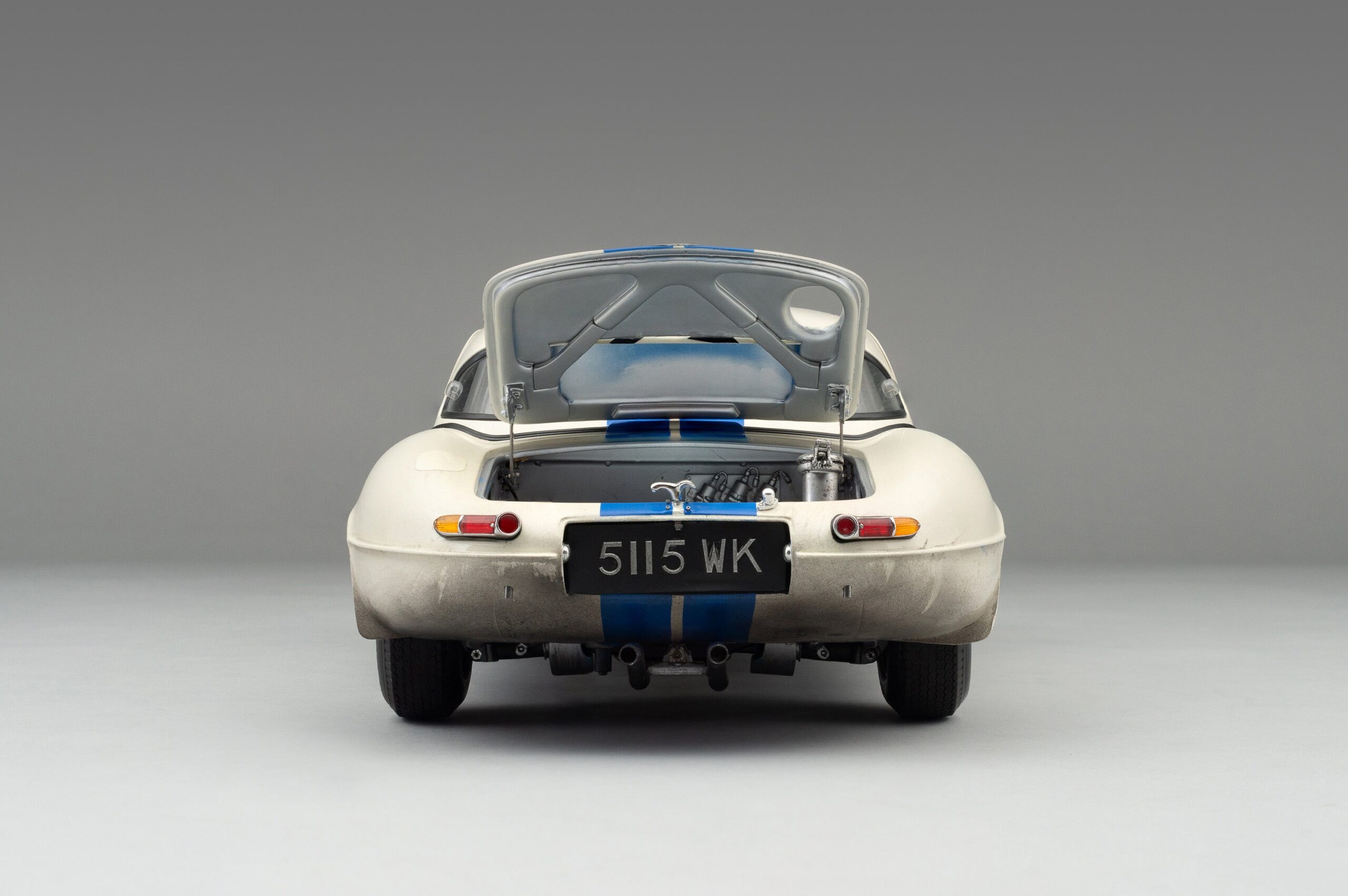 Amalgam Jaguar Lightweight E-type 1963 Le Mans Race Weathered | 1:8 – Bild 15