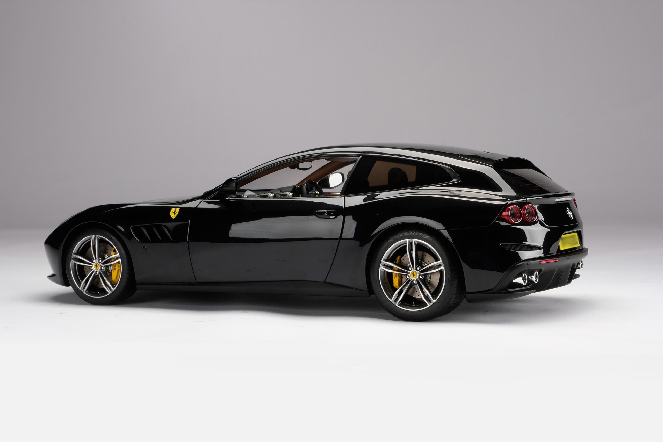 Amalgam Ferrari GTC4Lusso (2016) - Rot | 1:8 - 画像29