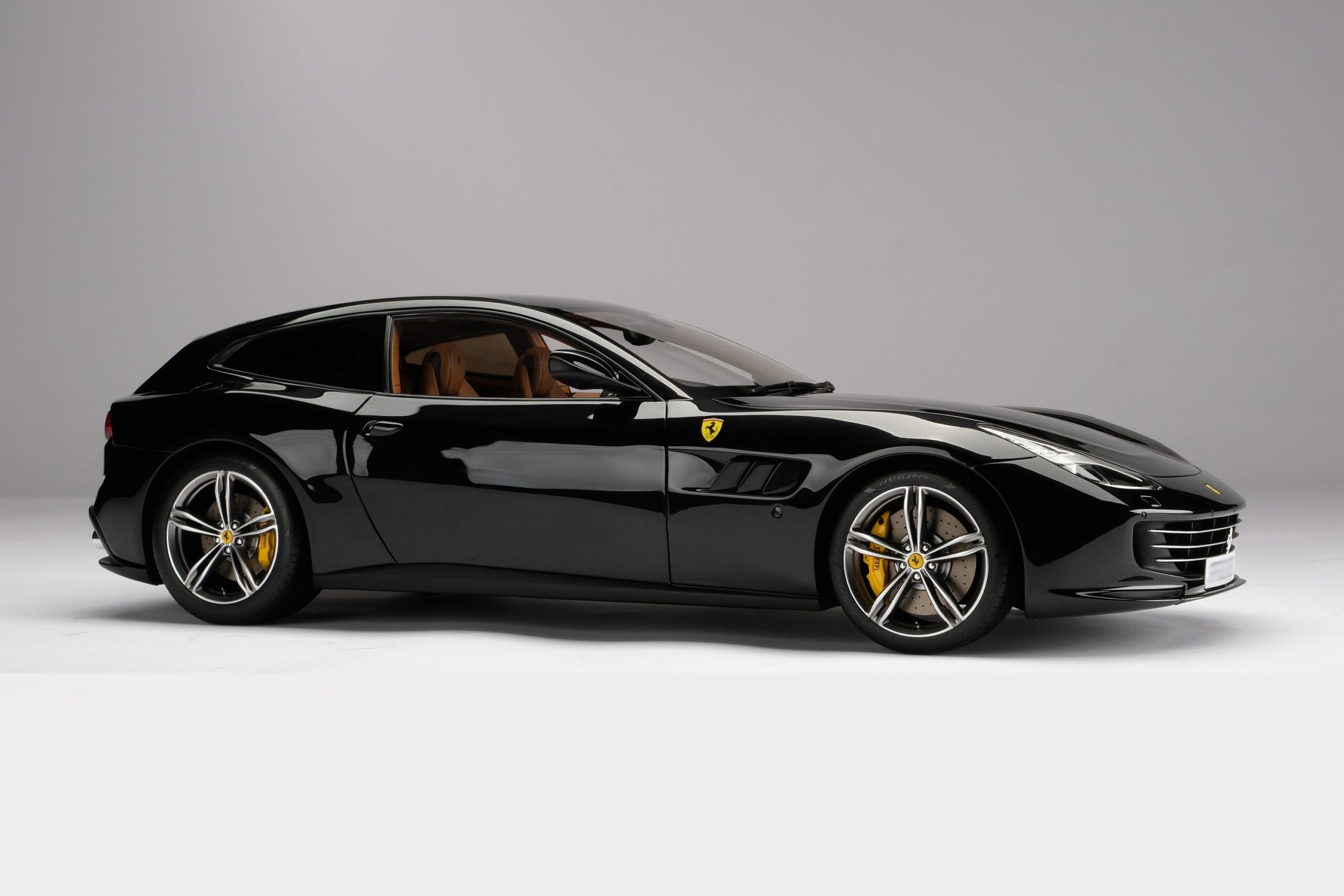 Amalgam Ferrari GTC4Lusso (2016) - Rot | 1:8 - 画像26