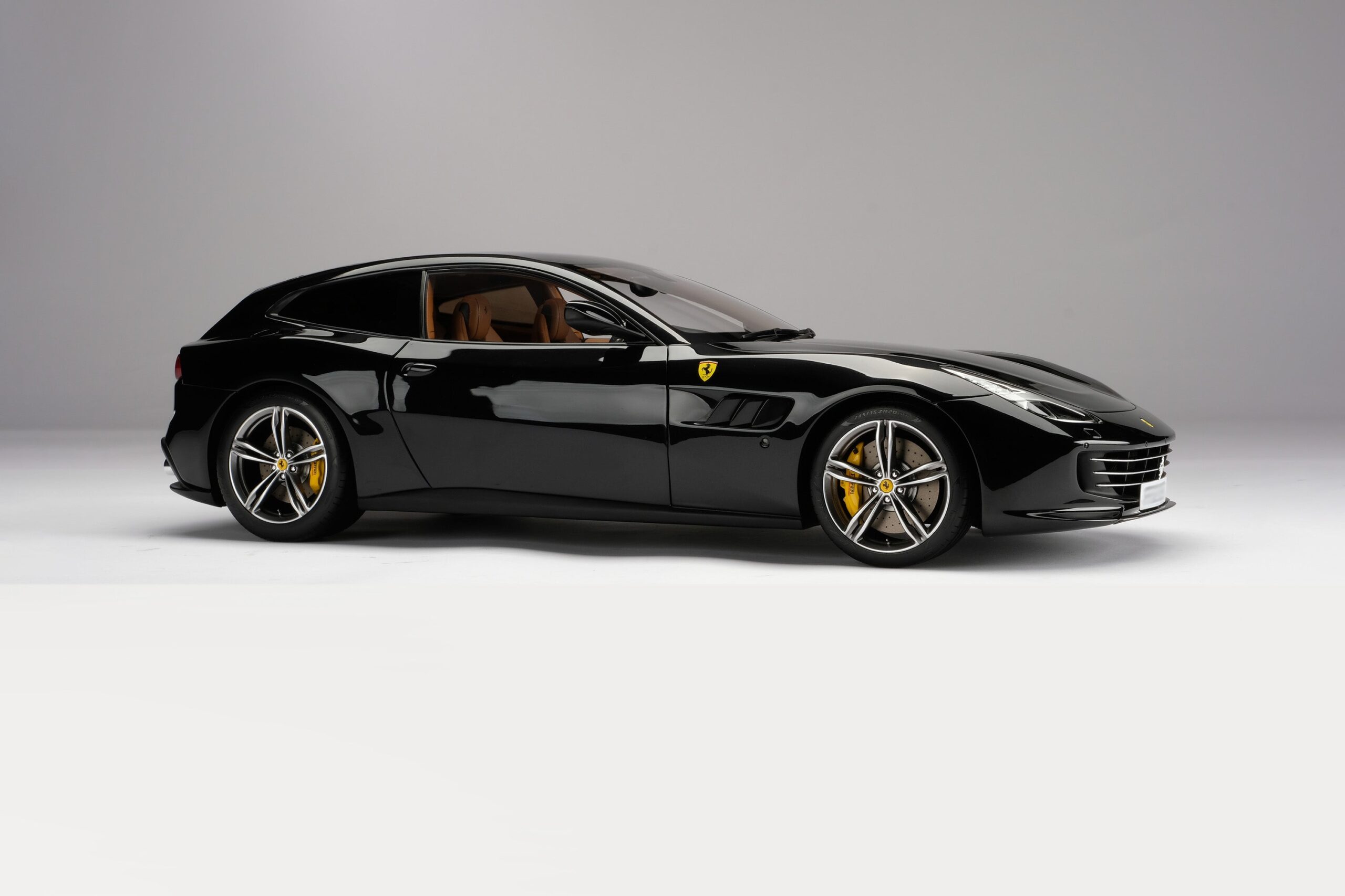Amalgam Ferrari GTC4Lusso (2016) - Rot | 1:8 - 画像31