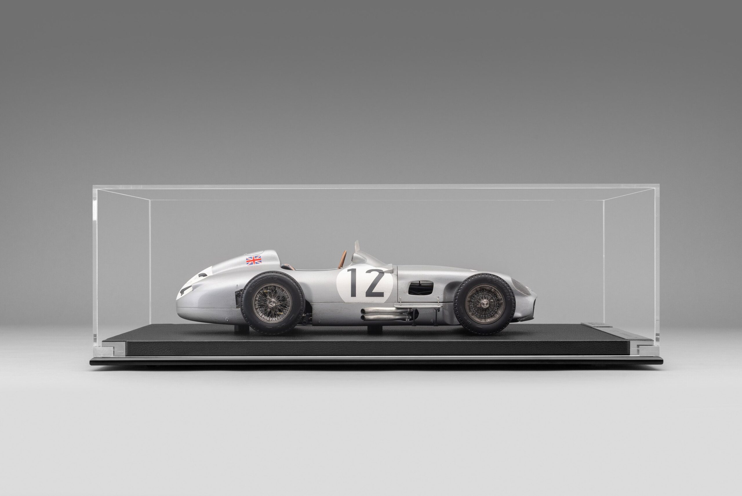 Amalgam Mercedes-Benz W196 Monoposto 1955 British Grand Prix Winner Moss Race Weathered - Silber | 1:8 – Bild 19