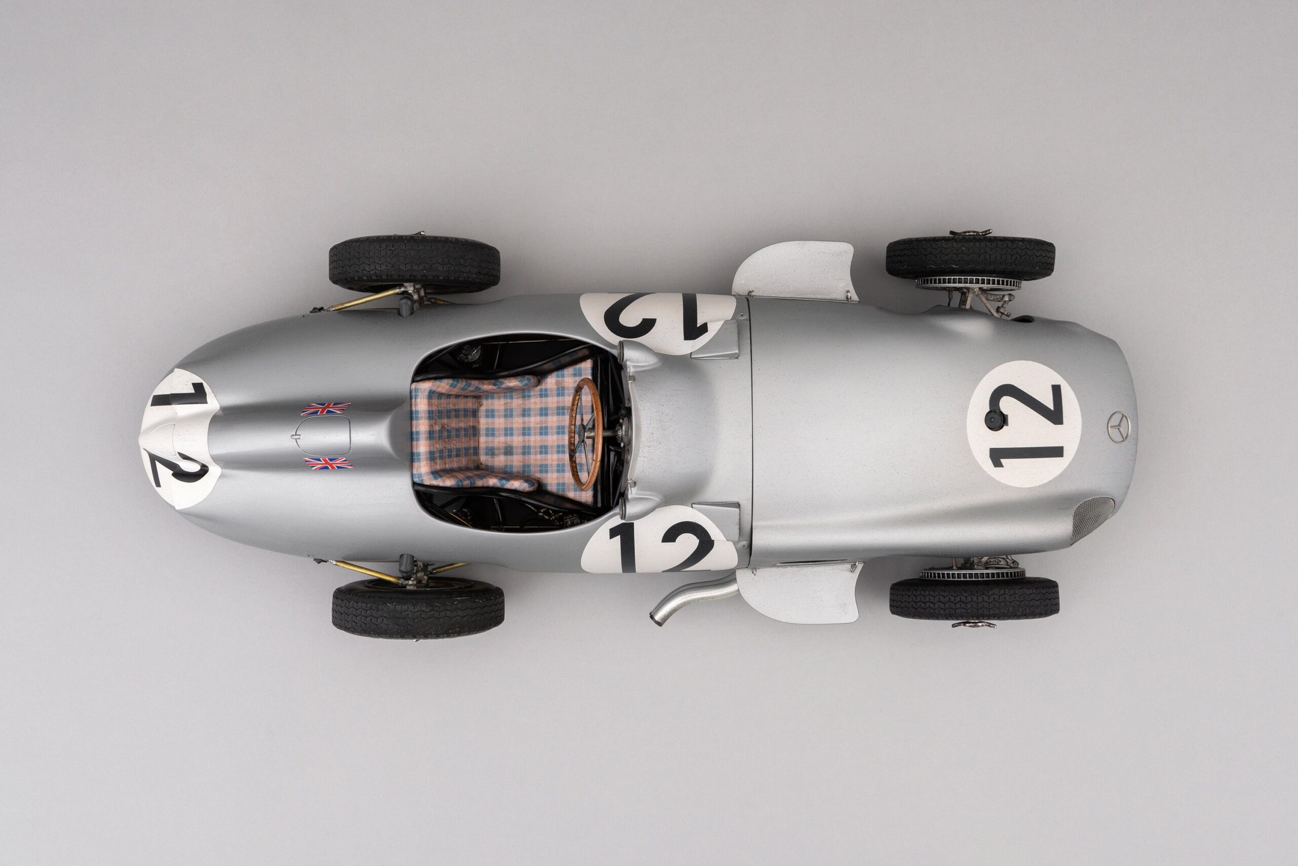 Amalgam Mercedes-Benz W196 Monoposto 1955 British Grand Prix Winner Moss Race Weathered - Silber | 1:8 – Bild 10