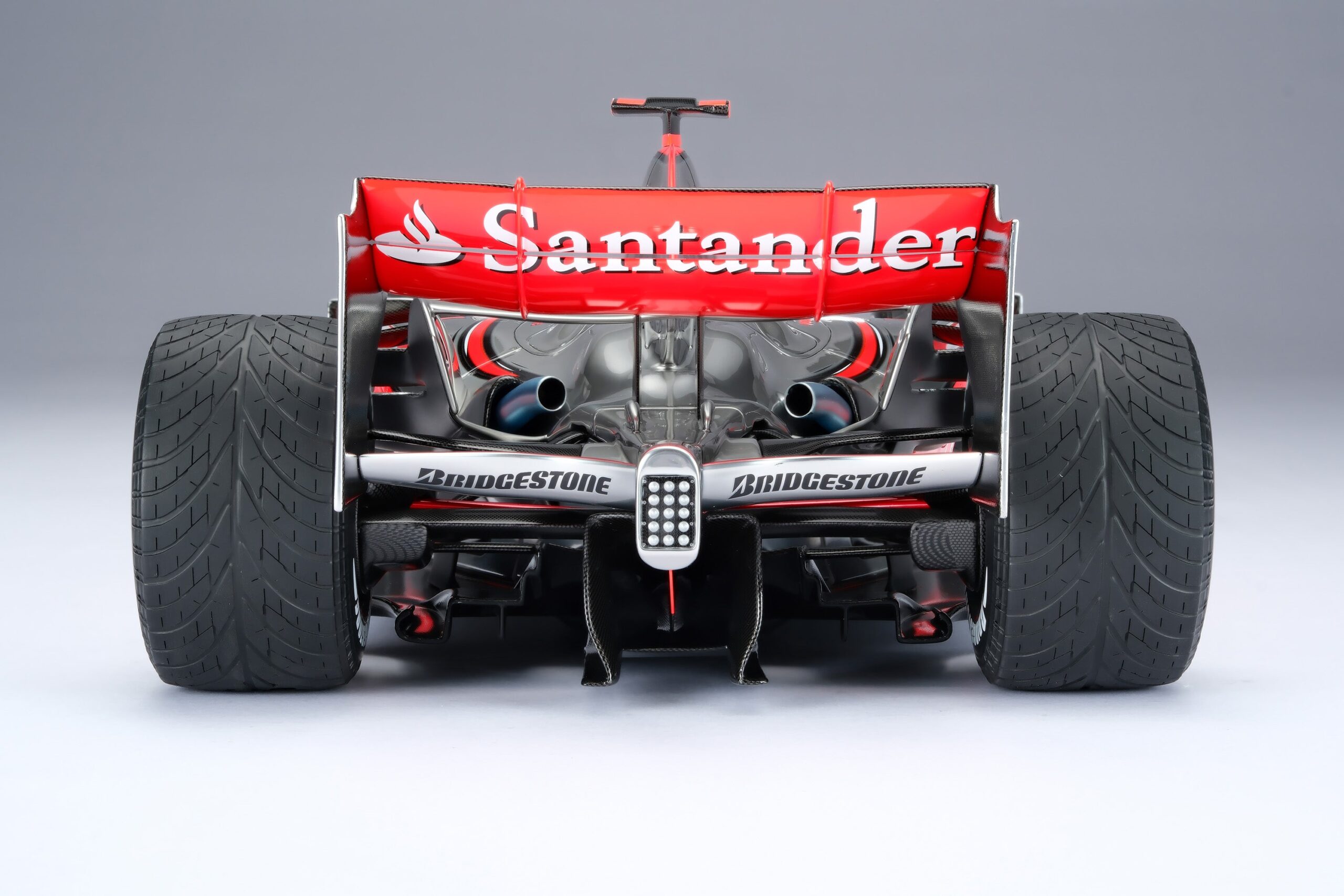 Amalgam McLaren MP4-22 2007 European Grand Prix Alonso - Weiß | 1:8 - Image 14