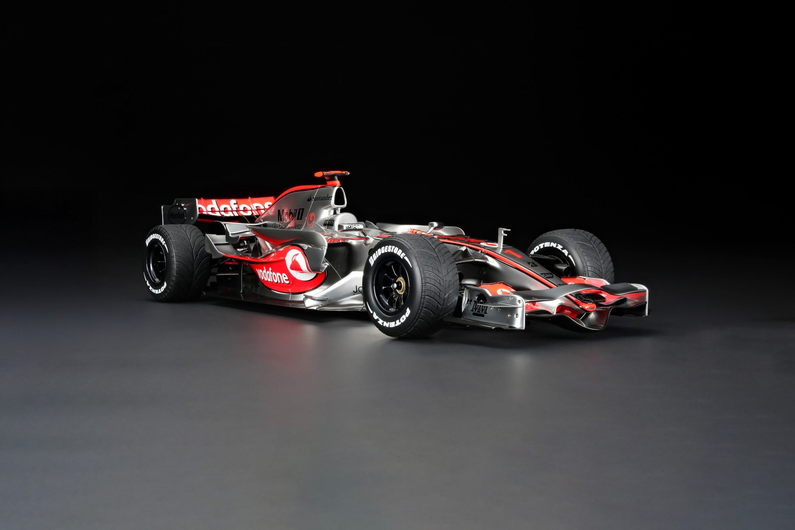 Amalgam McLaren MP4-22 2007 European Grand Prix Alonso - Weiß | 1:8 - Image 2