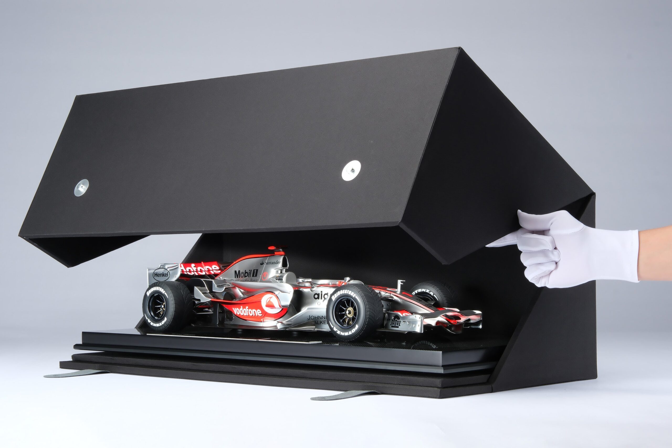 Amalgam McLaren MP4-22 2007 European Grand Prix Alonso - Weiß | 1:8 - Image 15