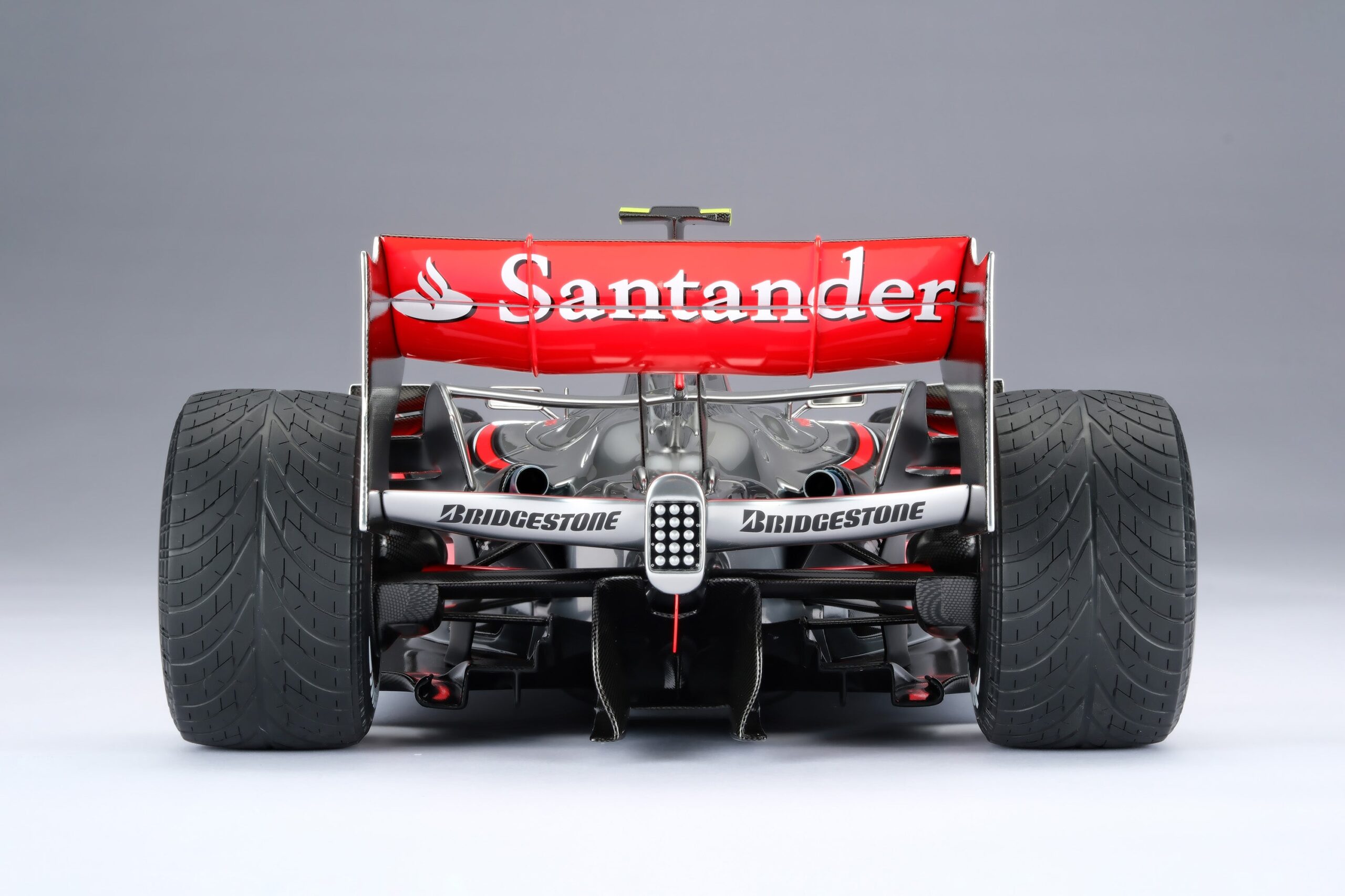 Amalgam McLaren MP4-22 2007 European Grand Prix - Lewis Hamilton - Rot | 1:8 - Image 11