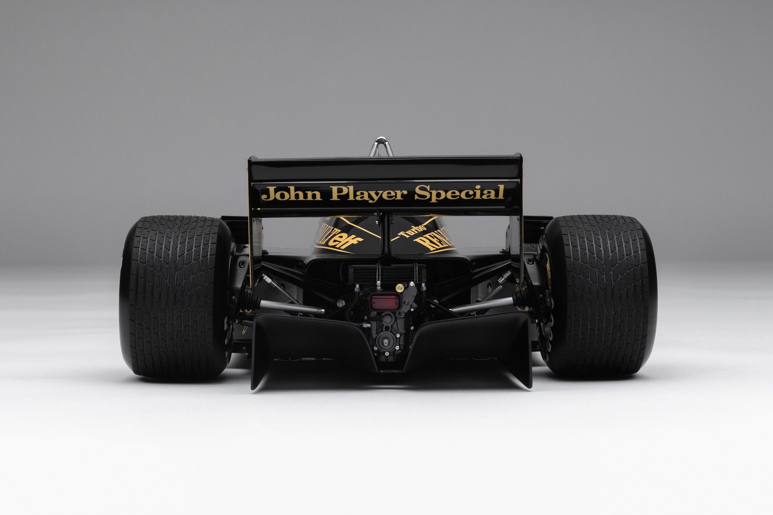 Amalgam Lotus 97T 1985 Portuguese Grand Prix Winner Ayrton Senna - Schwarz | 1:8 – Bild 8