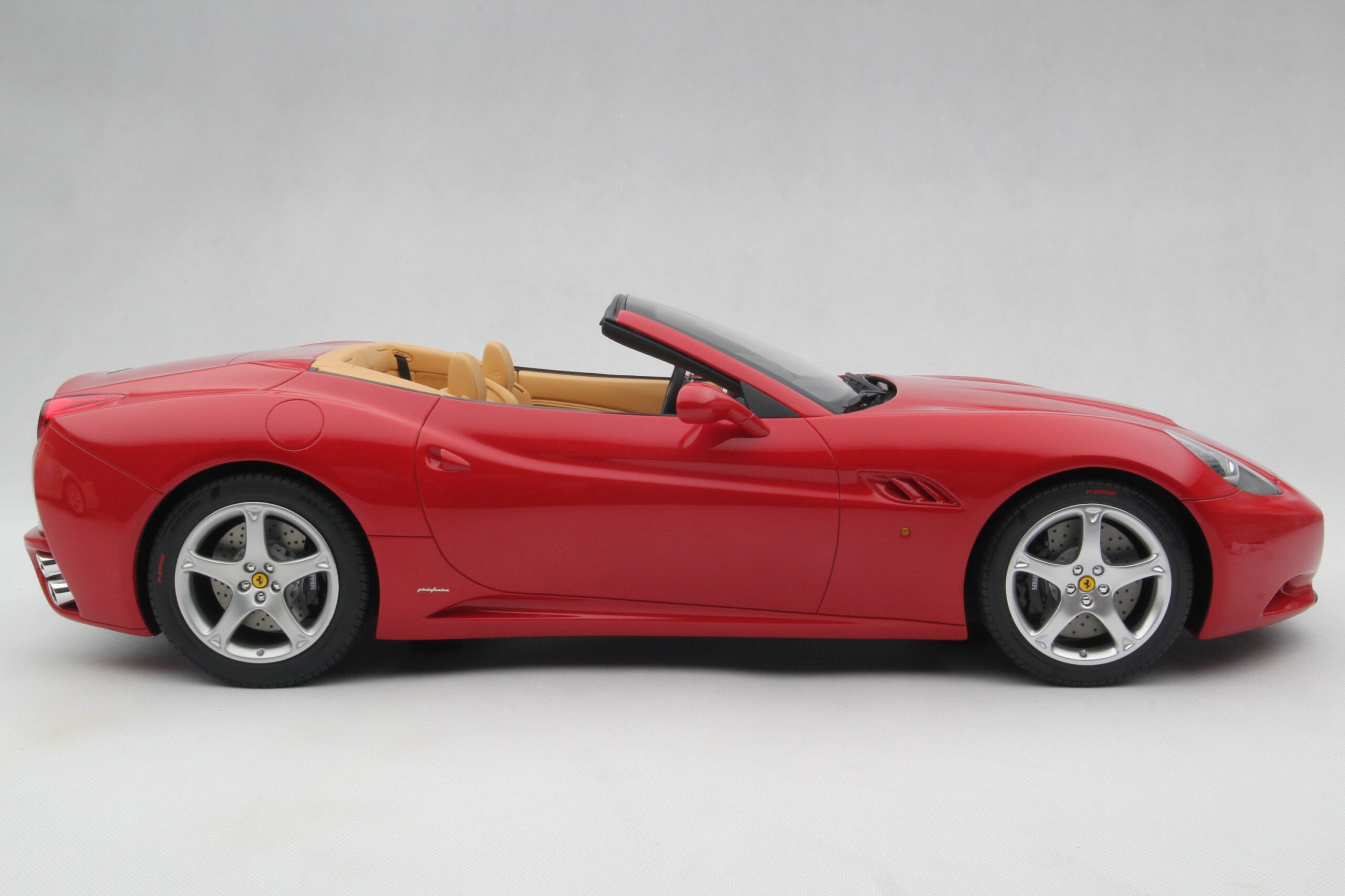 Amalgam Ferrari California (2008) - Rot, Blau | 1:8 - 画像24