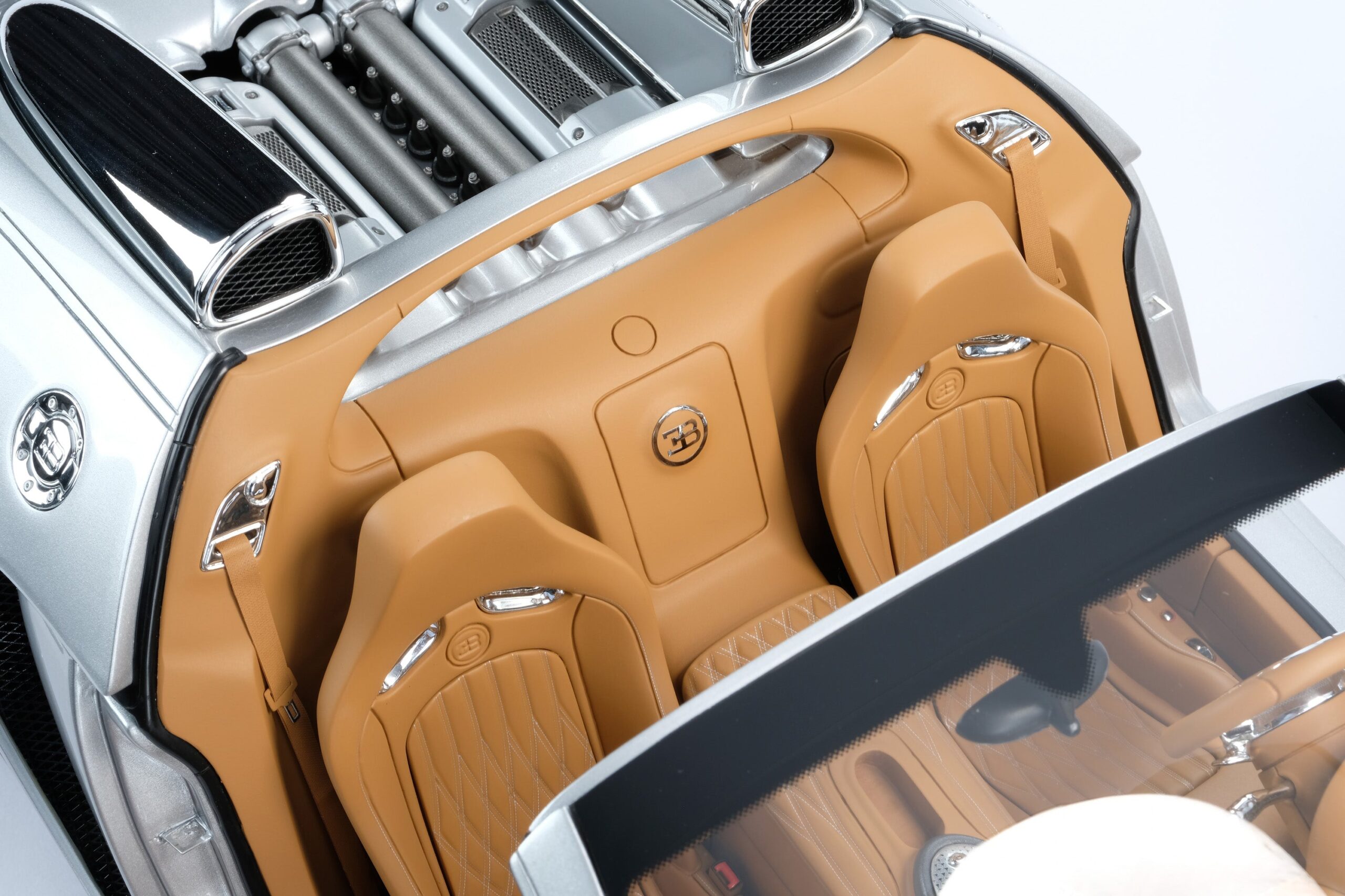 Amalgam Bugatti Veyron Tailor Made | 1:8 - Image 25