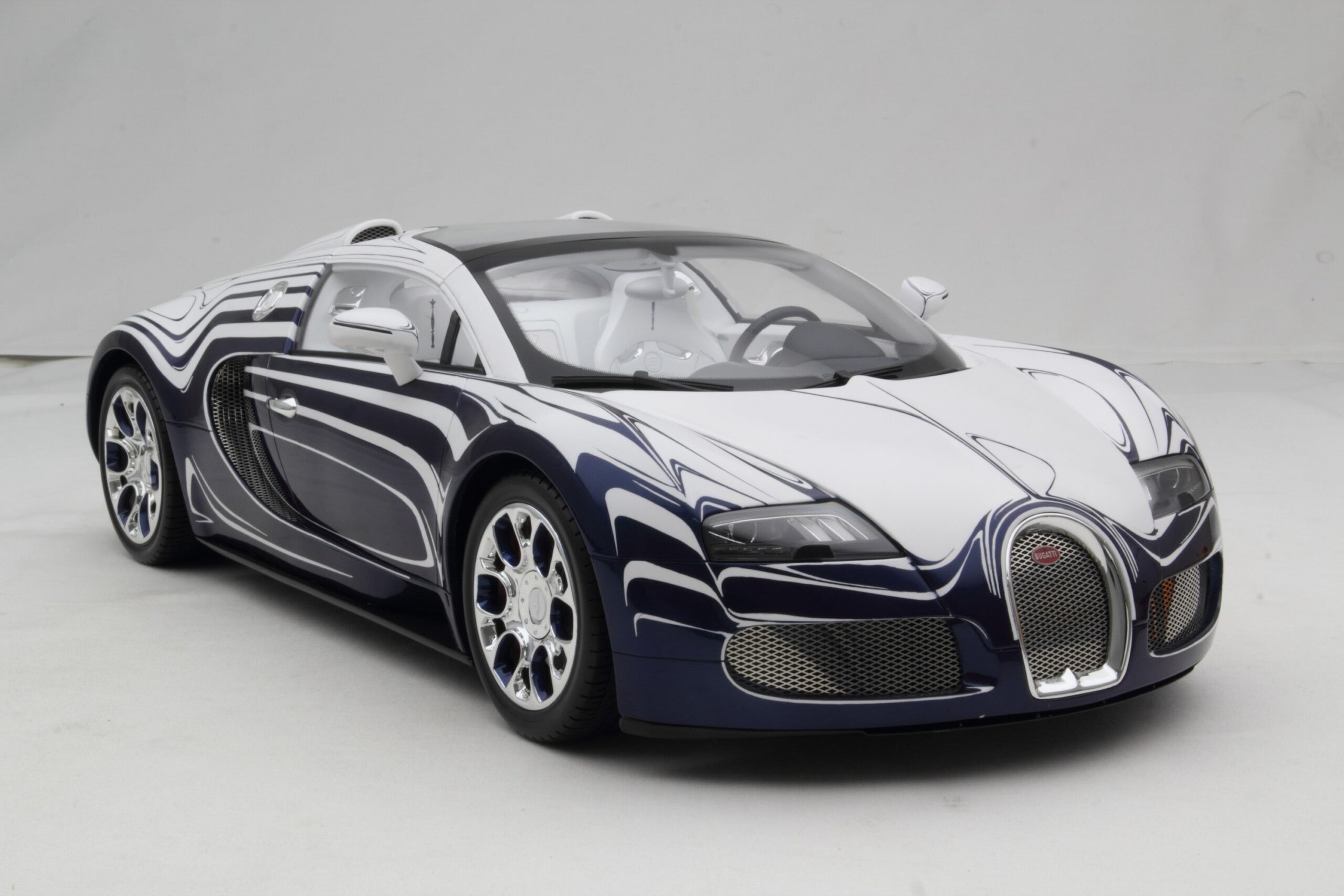 Amalgam Bugatti Veyron Tailor Made | 1:8 - Image 22