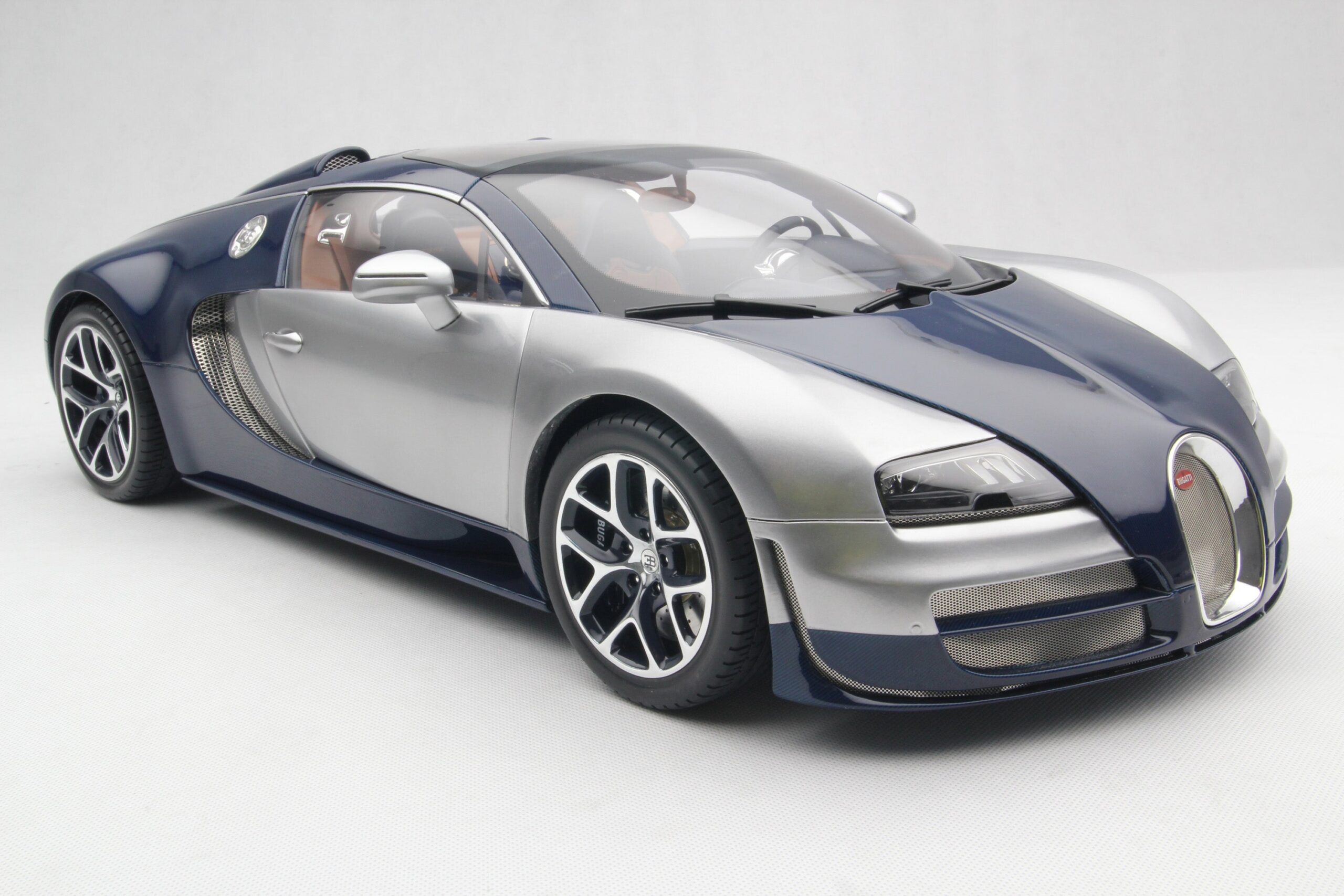 Amalgam Bugatti Veyron Tailor Made | 1:8 - Image 39
