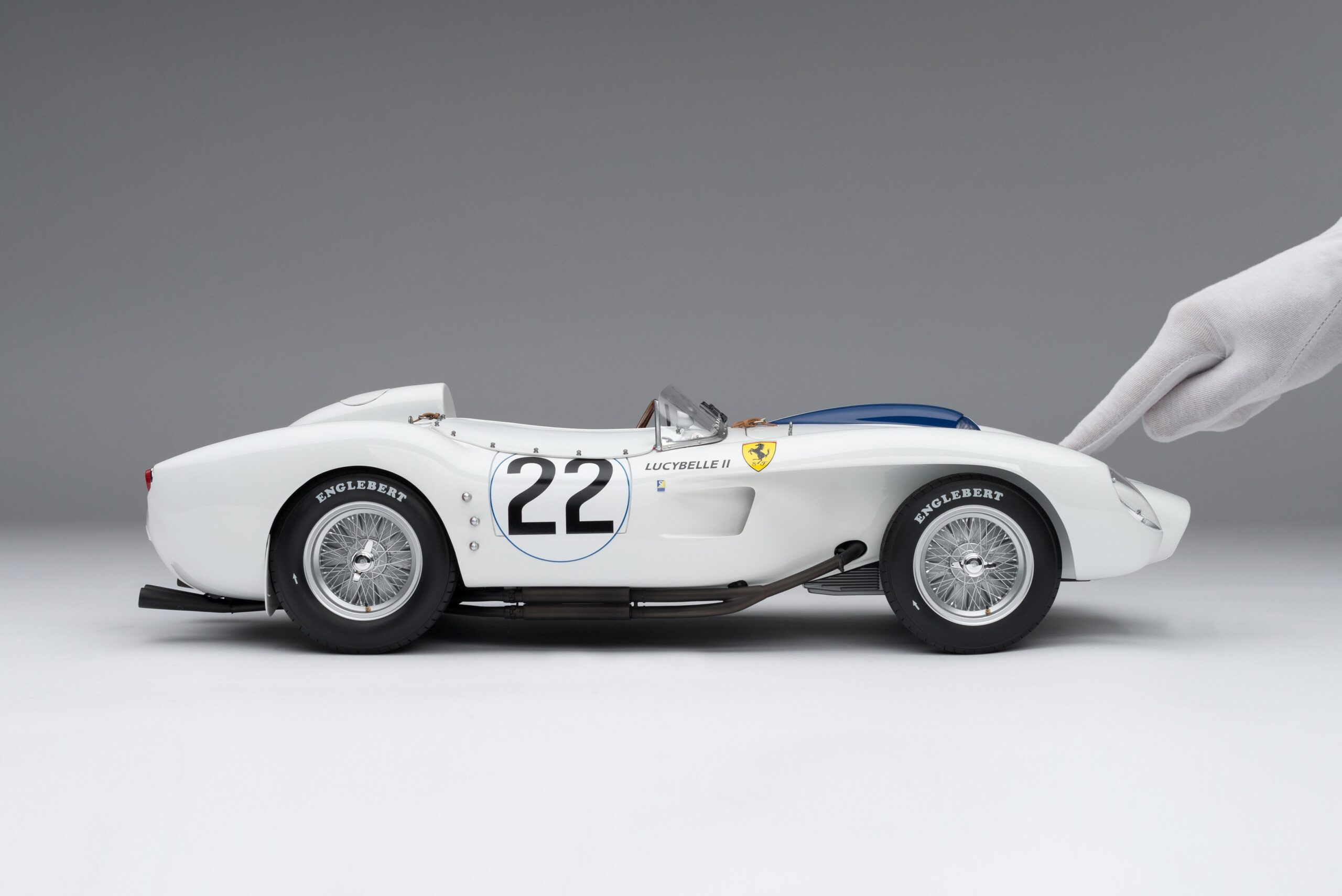Amalgam Ferrari 250 TR 1958 Le Mans "Lucybelle II" - Weiß | 1:8 – Bild 3
