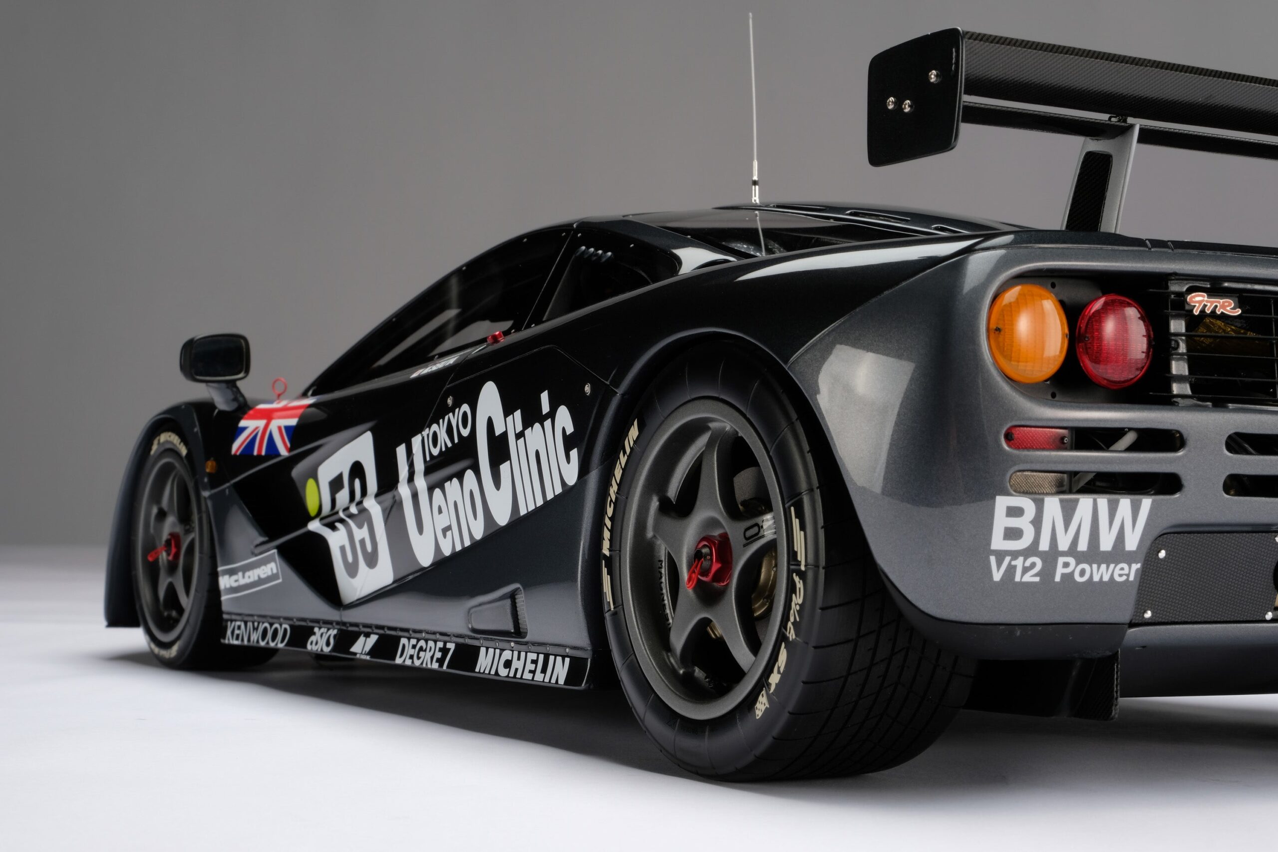 Amalgam McLaren F1 GTR Ueno Clinic 1995 Le Mans Sieger - Weiß | 1:8 – Bild 9
