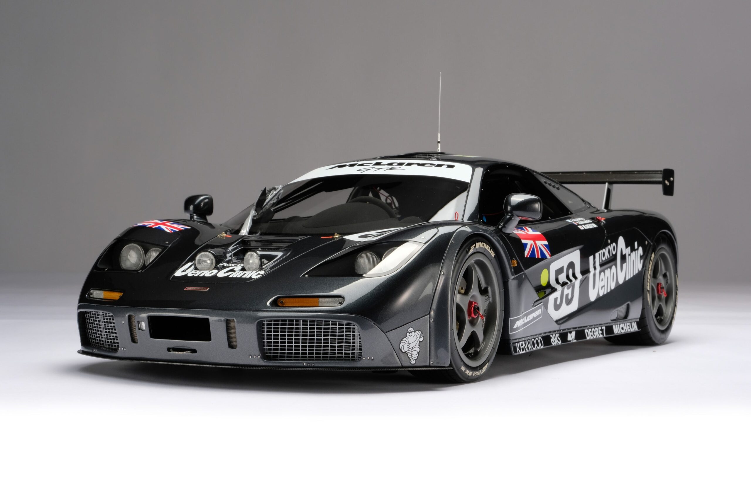 Amalgam McLaren F1 GTR Ueno Clinic 1995 Le Mans Sieger - Weiß | 1:8 – Bild 10