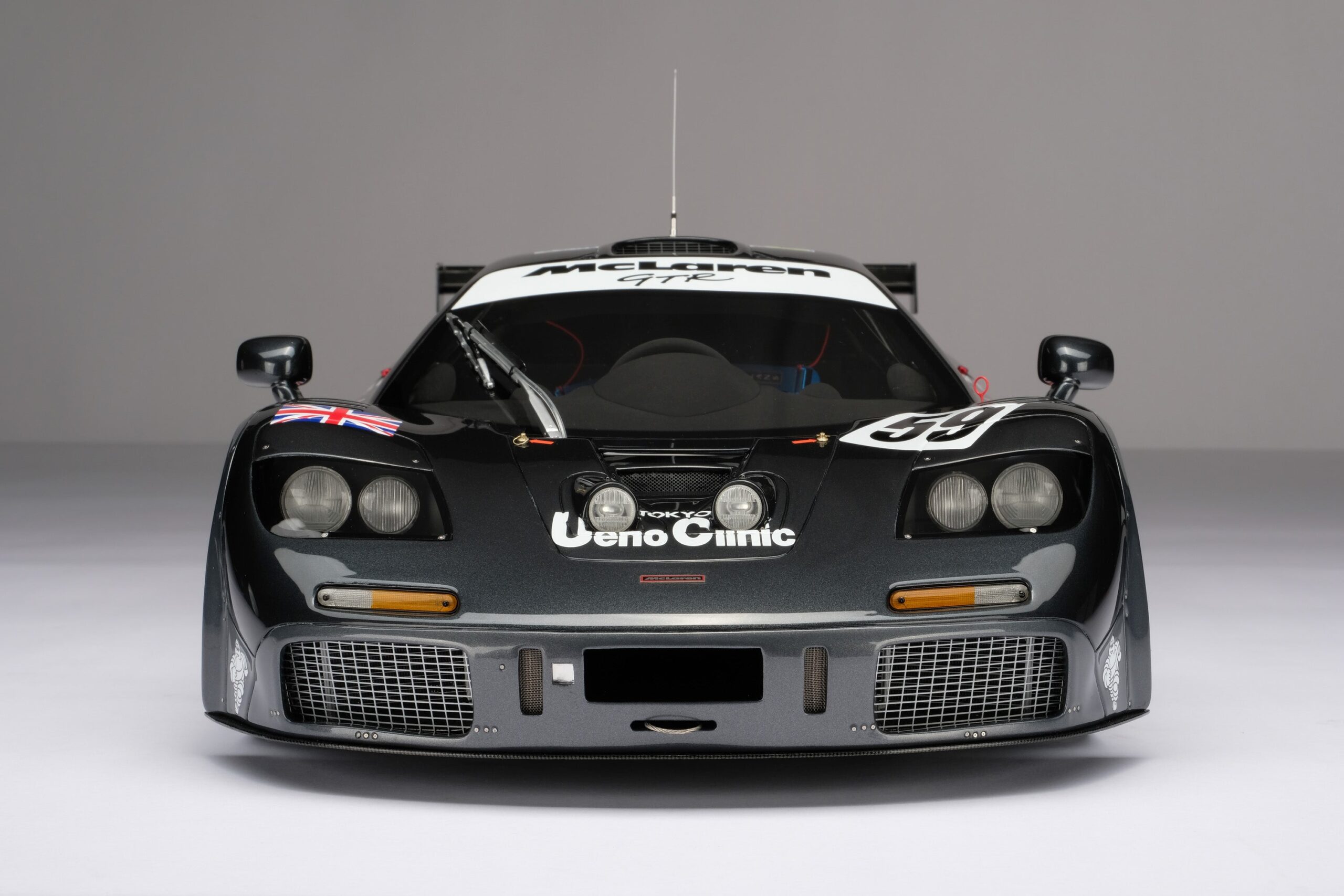Amalgam McLaren F1 GTR Ueno Clinic 1995 Le Mans Sieger - Weiß | 1:8 – Bild 4