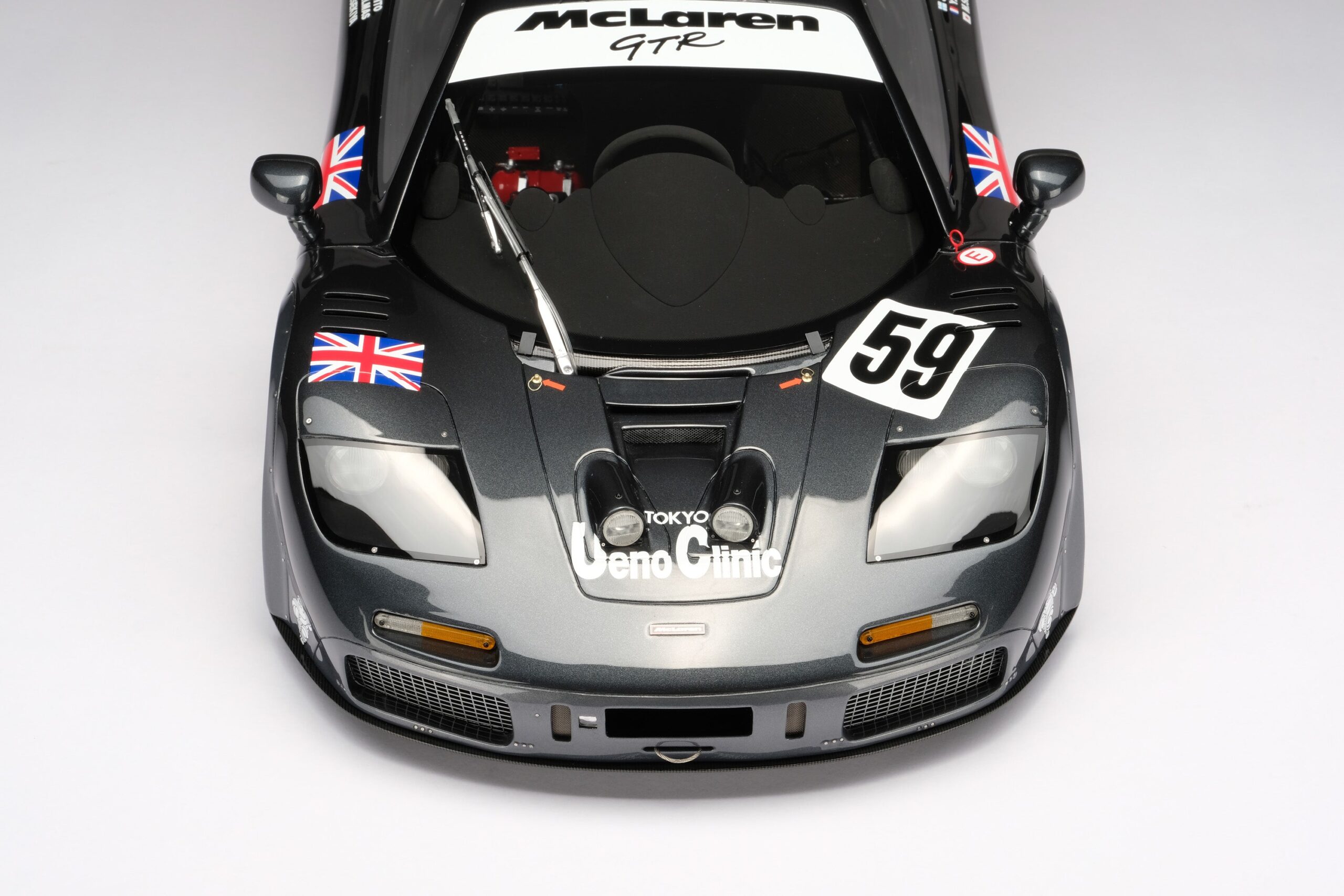 Amalgam McLaren F1 GTR Ueno Clinic 1995 Le Mans Sieger - Weiß | 1:8 – Bild 13