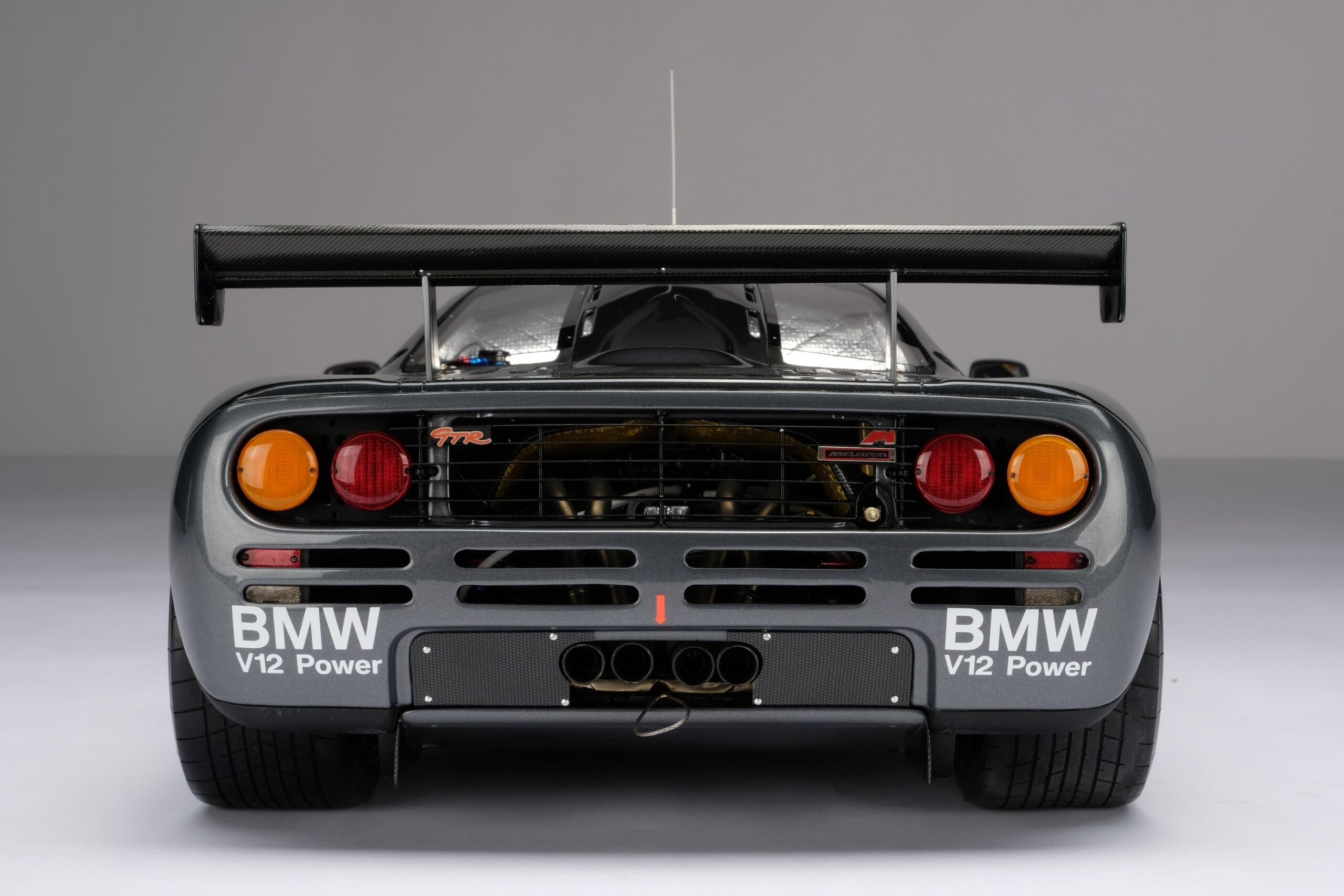 Amalgam McLaren F1 GTR Ueno Clinic 1995 Le Mans Sieger - Weiß | 1:8 – Bild 5