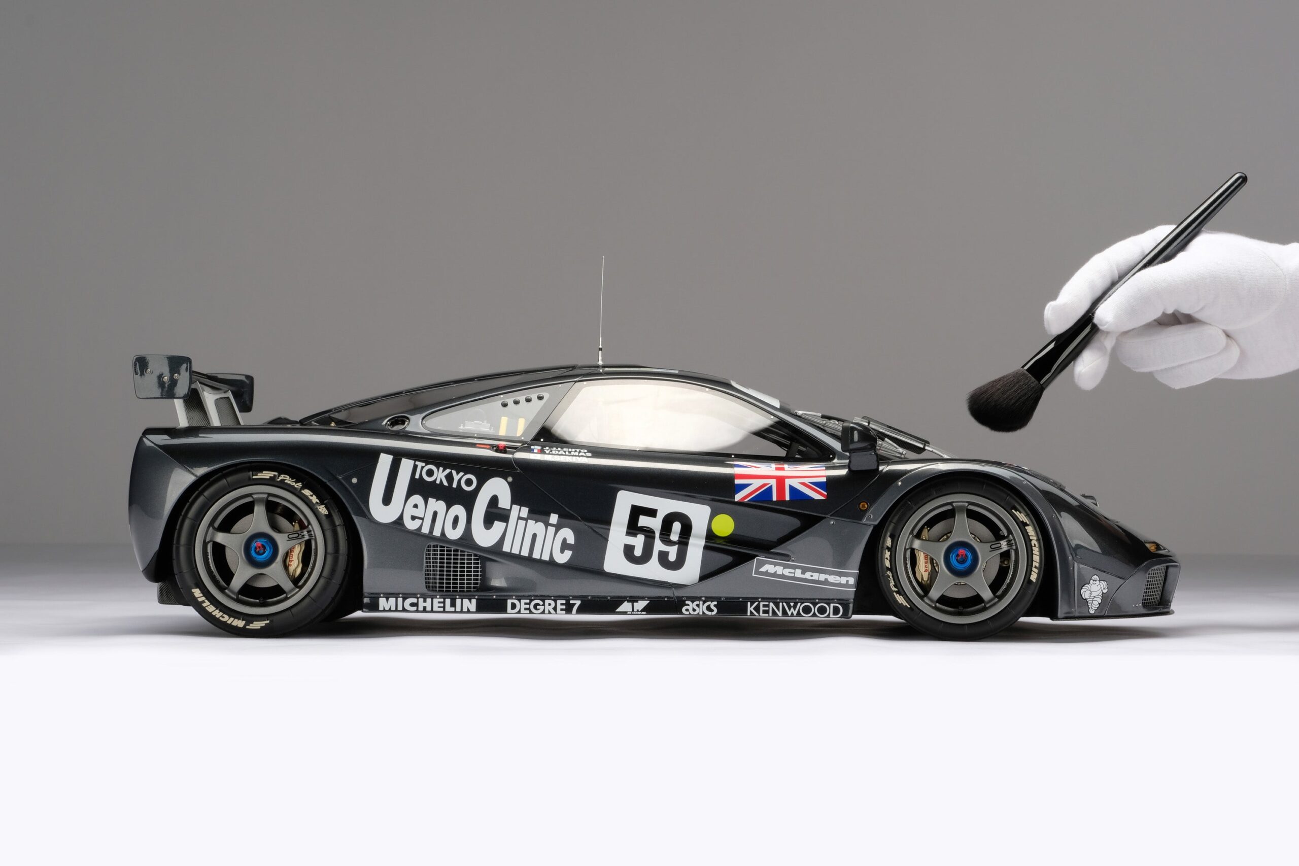 Amalgam McLaren F1 GTR Ueno Clinic 1995 Le Mans Sieger - Weiß | 1:8 – Bild 12