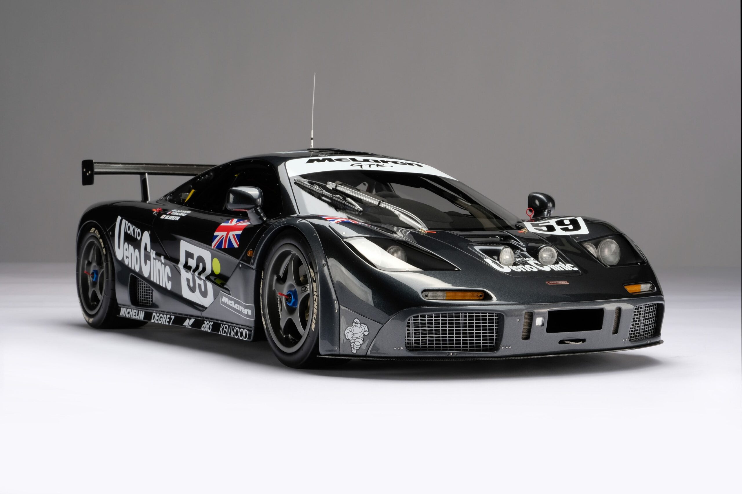 Amalgam McLaren F1 GTR Ueno Clinic 1995 Le Mans Sieger - Weiß | 1:8