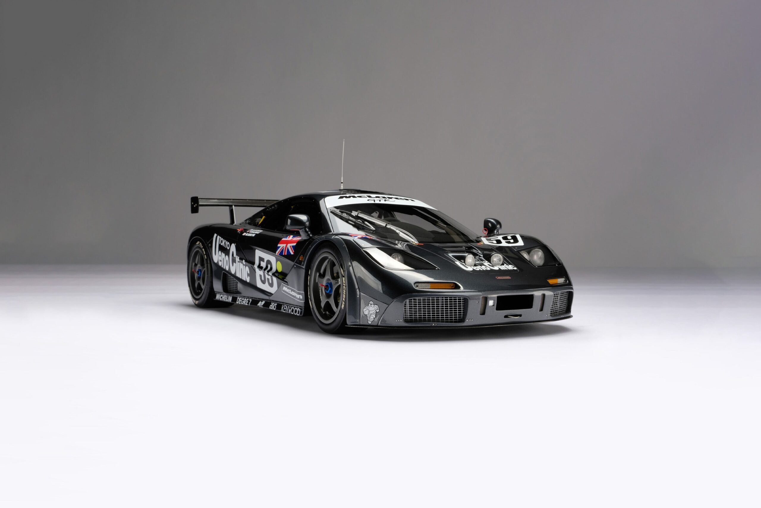 Amalgam McLaren F1 GTR Ueno Clinic 1995 Le Mans Sieger - Weiß | 1:8 – Bild 2